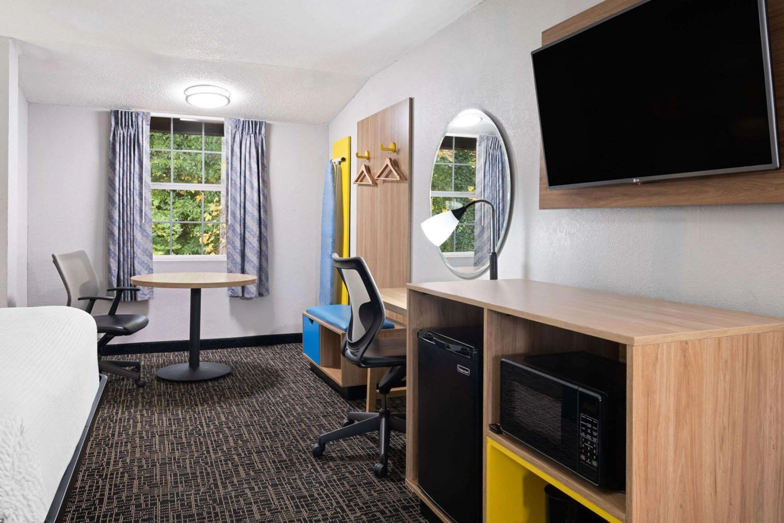 Photo of the whole room in Days Inn by Wyndham Salisbury, NC