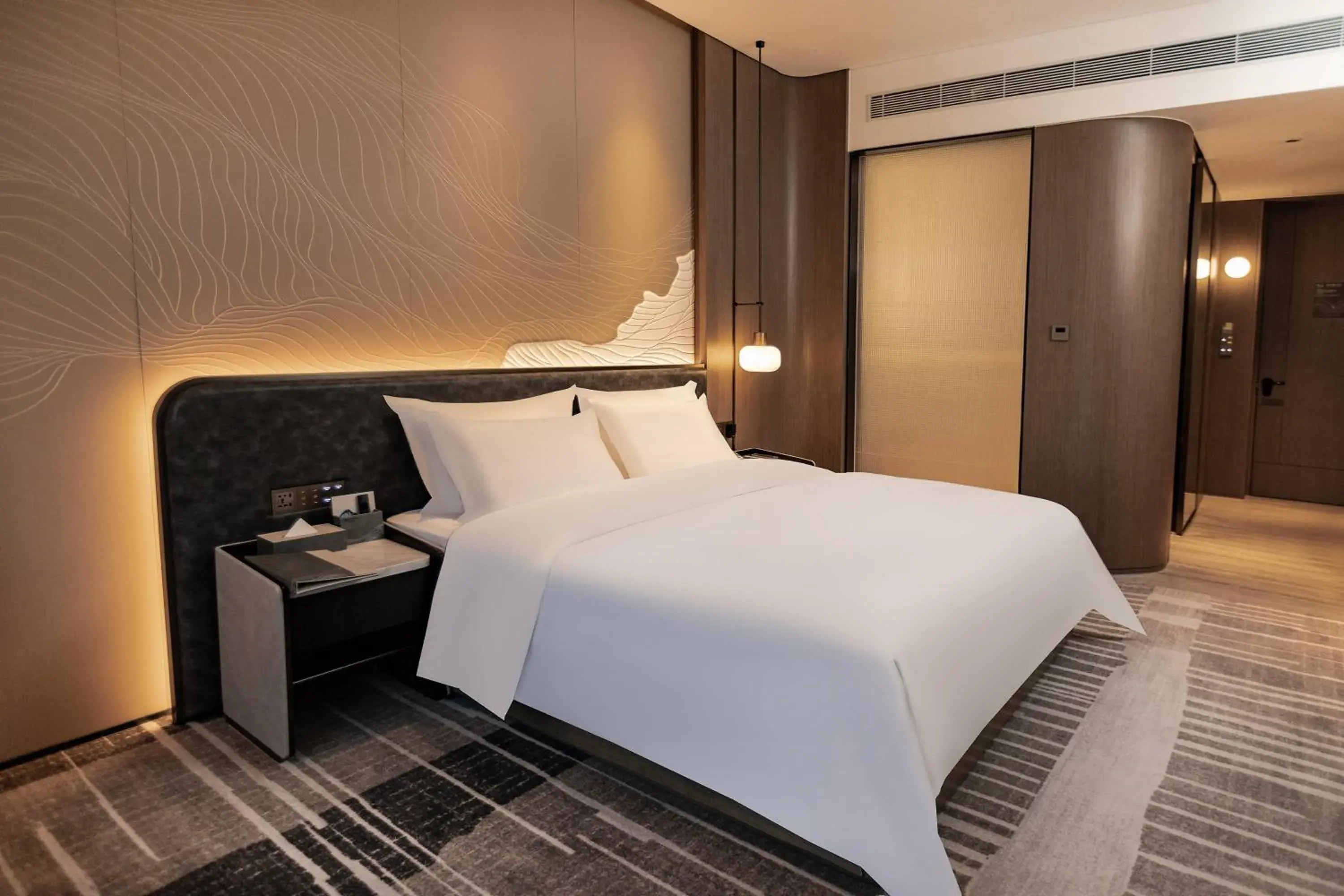 Business King Room with Mountain Room in Wyndham Garden Gaozhou Business King Room with Mountain Room in Wyndham Garden Gaozhou