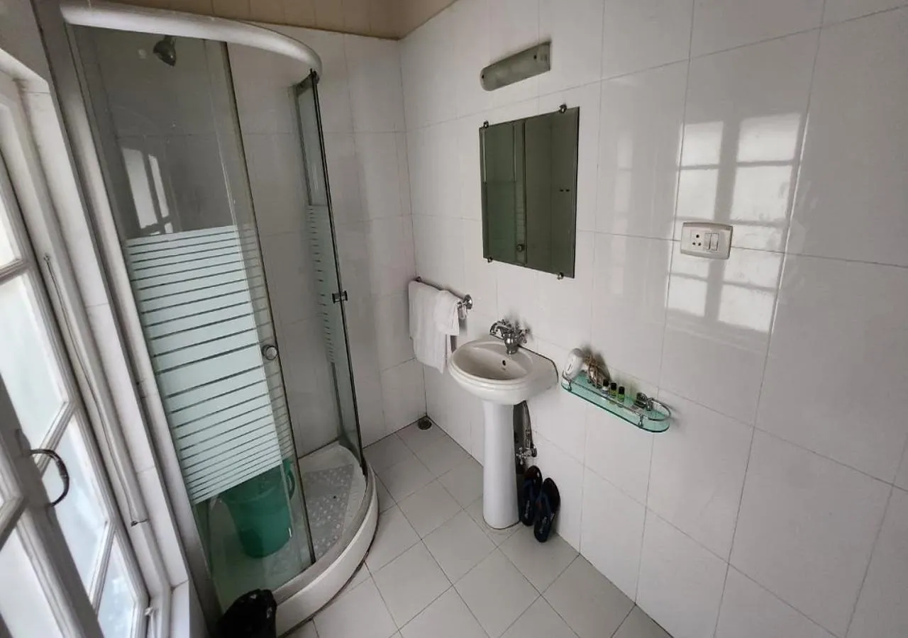 Toilet in Ivanhoe Hotel (A Heritage Property)