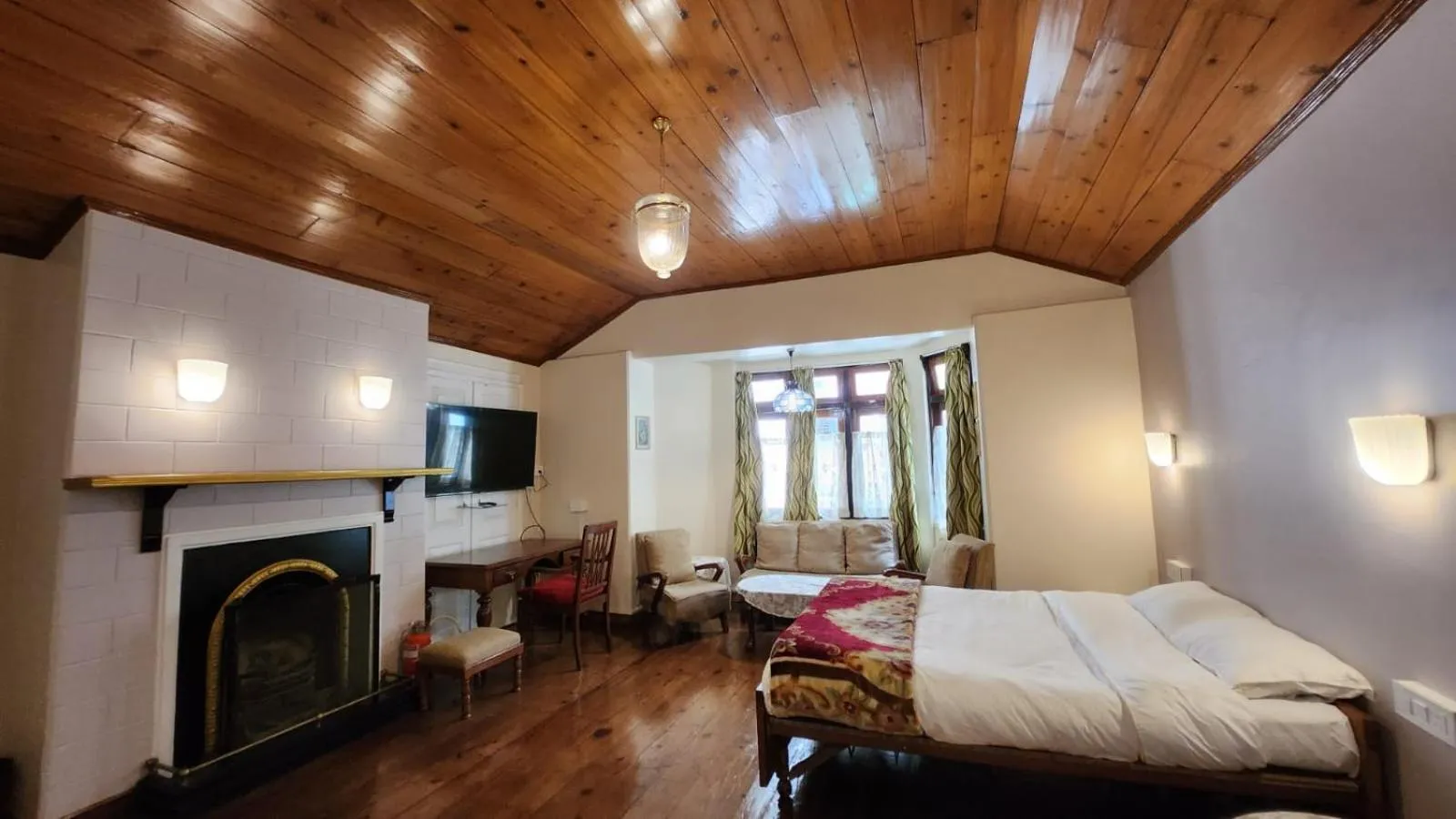 Bed in Ivanhoe Hotel (A Heritage Property)