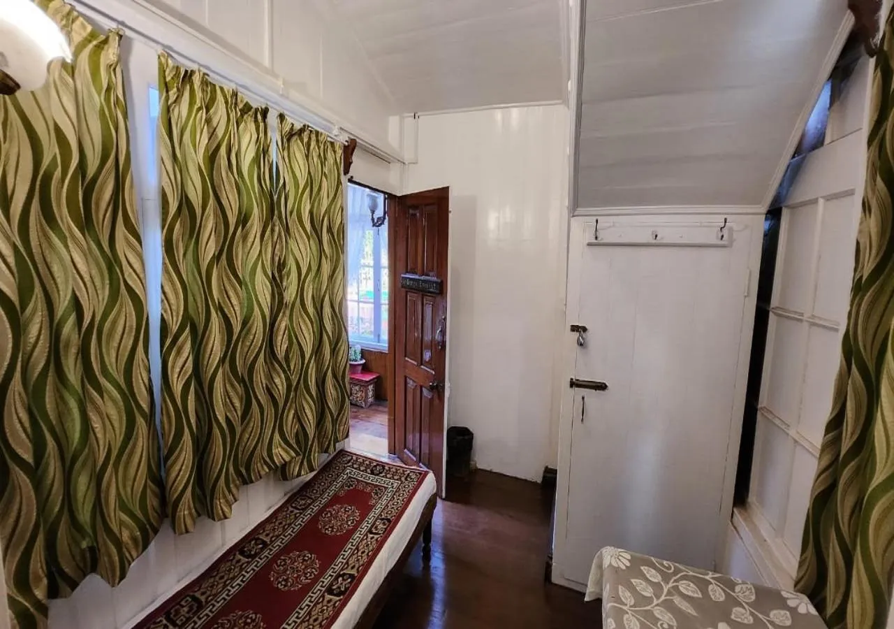 Photo of the whole room, Bed in Ivanhoe Hotel (A Heritage Property)