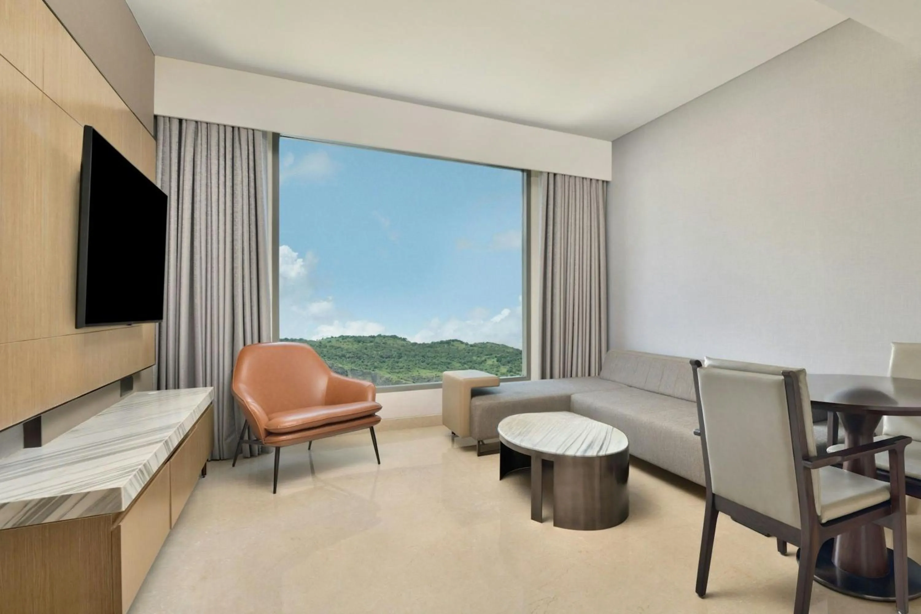 Living room in Le Méridien Navi Mumbai