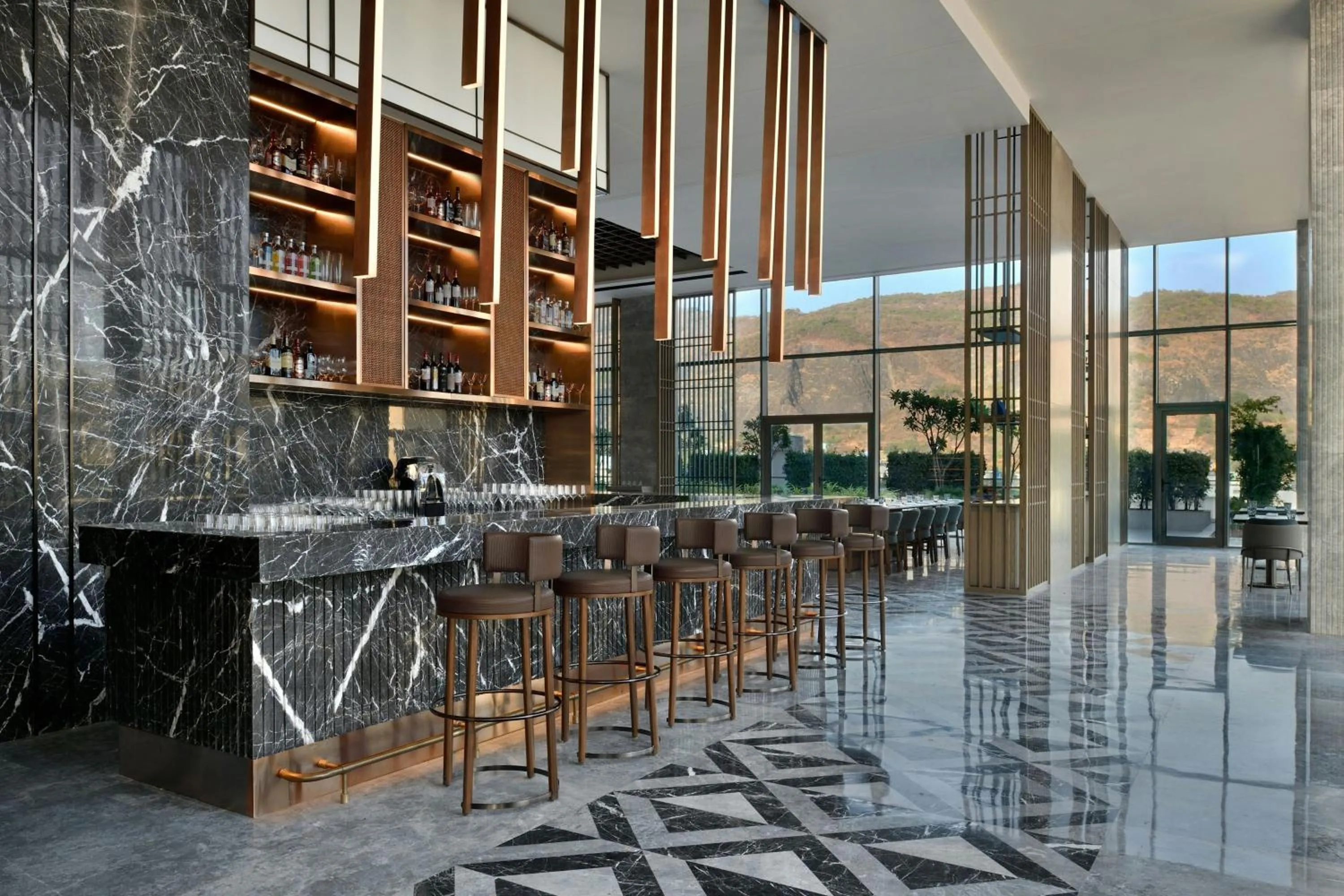 Lounge or bar in Le Méridien Navi Mumbai