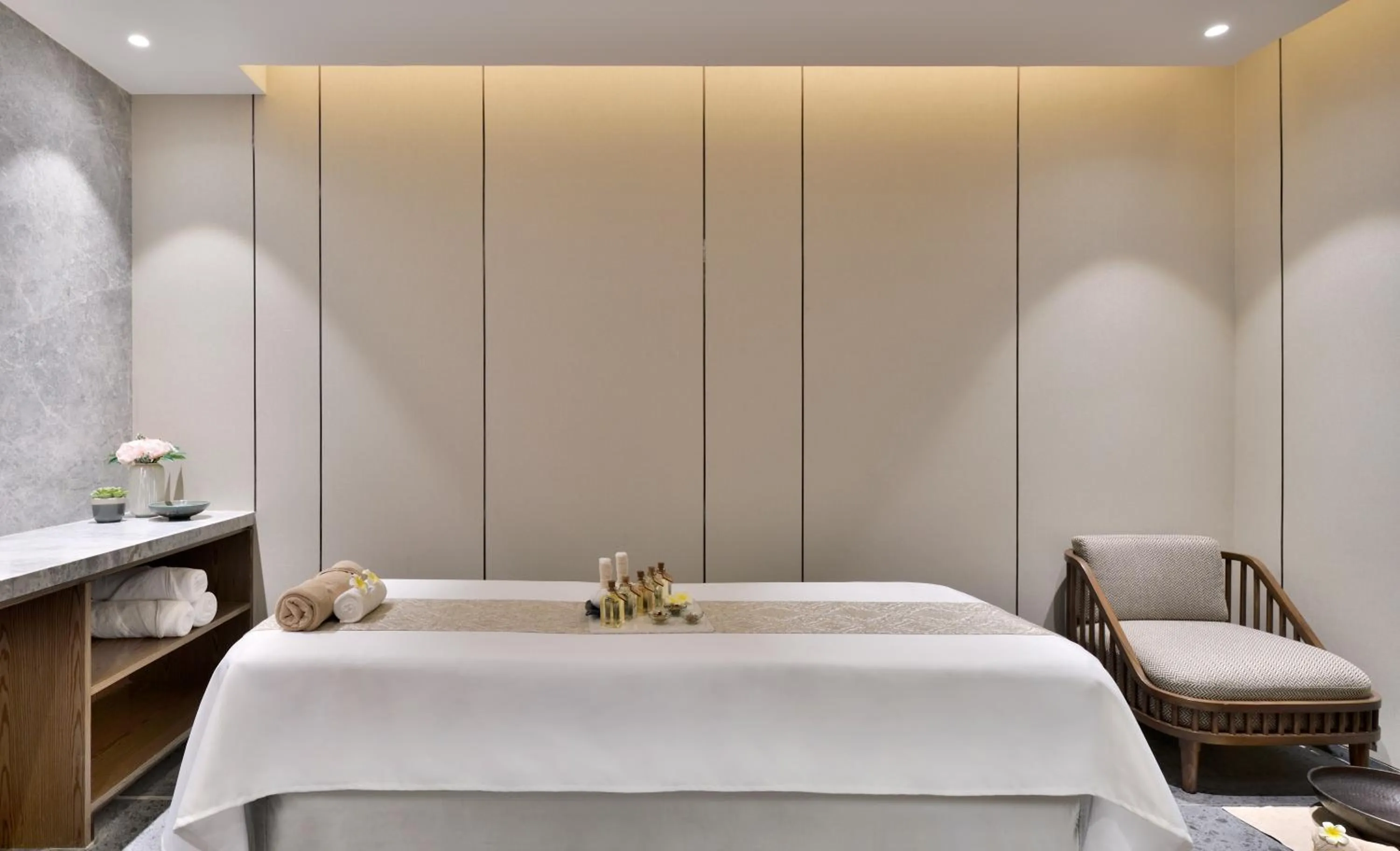 Spa and wellness centre/facilities, Bed in Marriott Executive Apartments Navi Mumbai