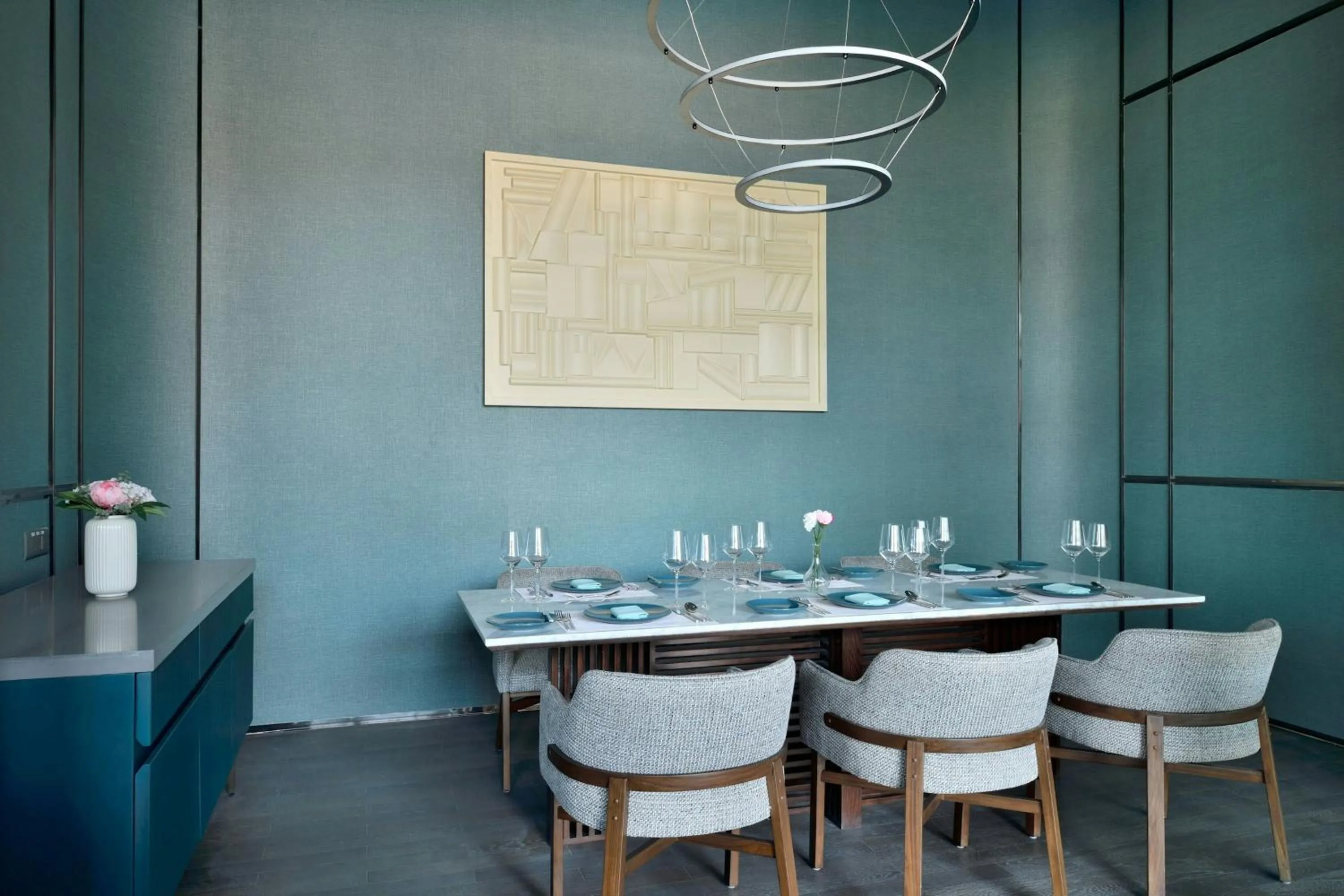 Restaurant/places to eat in Le Méridien Navi Mumbai