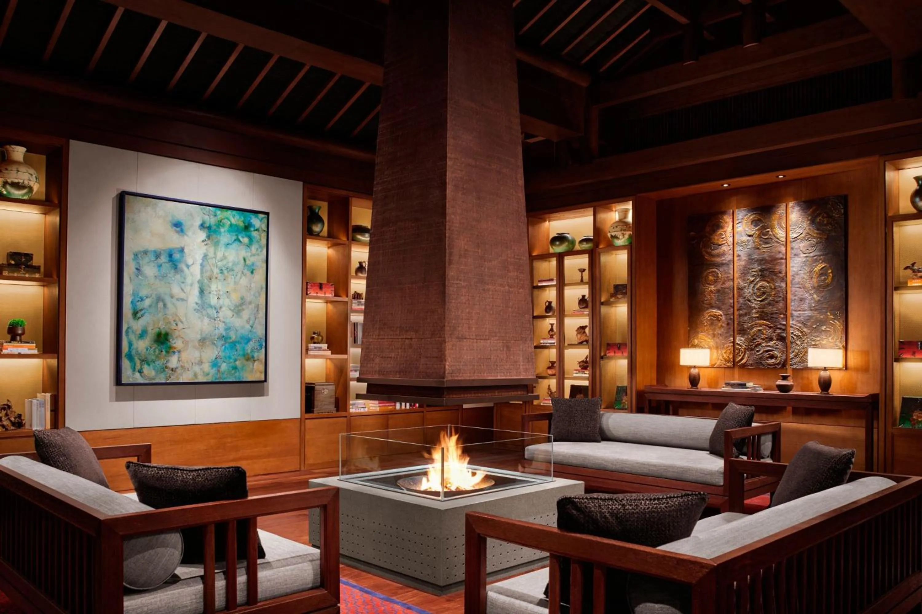 Lounge or bar in Rissai Valley, a Ritz-Carlton Reserve