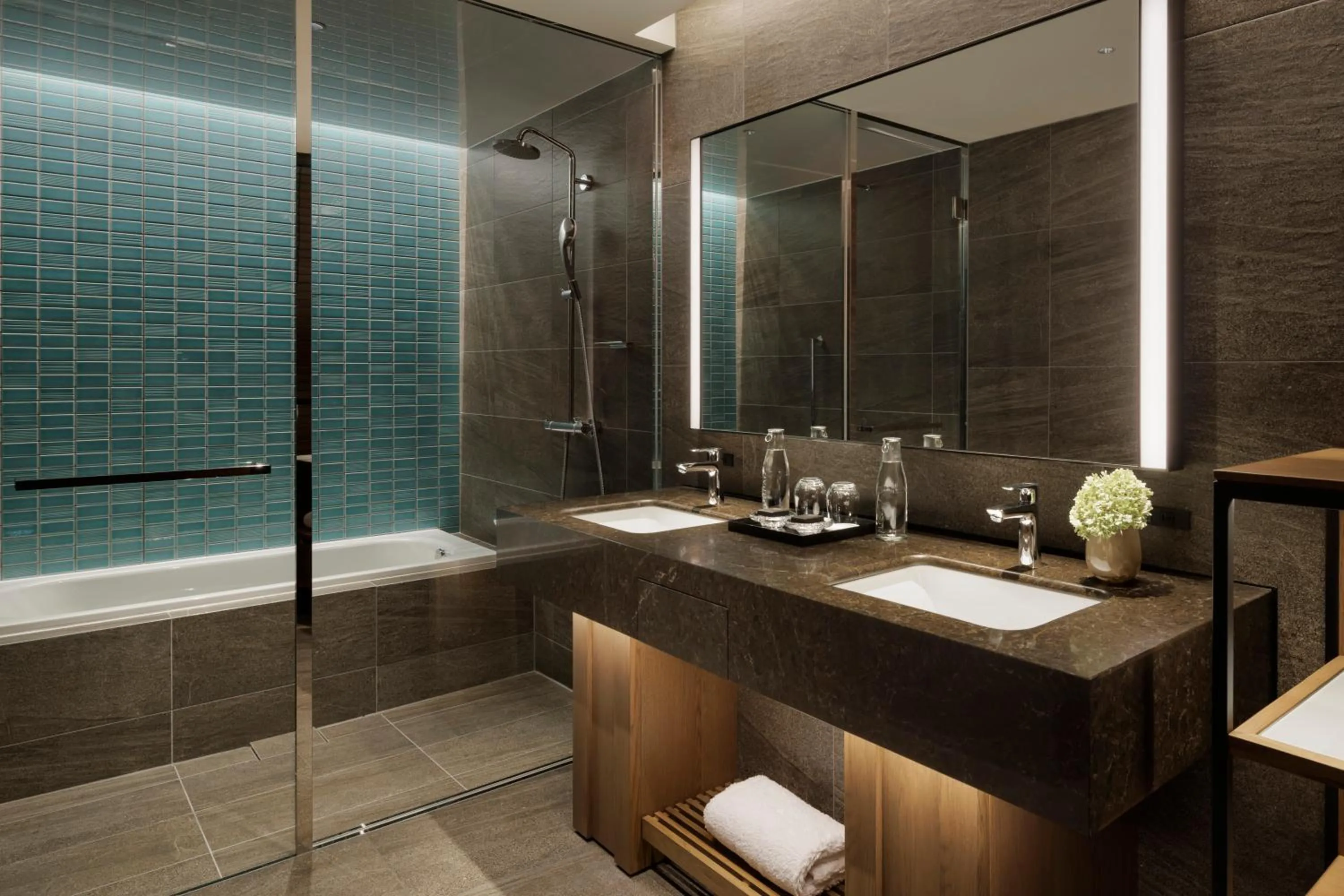 Shower in TIAD, Autograph Collection