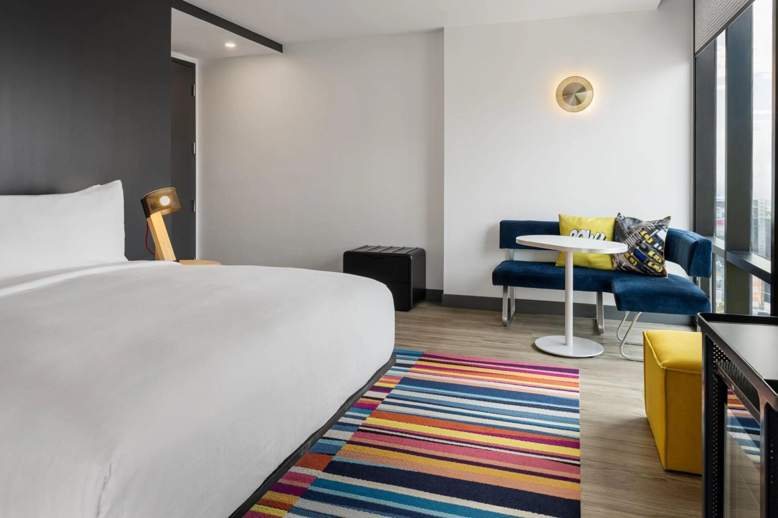 Bathroom, Bed in Aloft San Pedro Sula