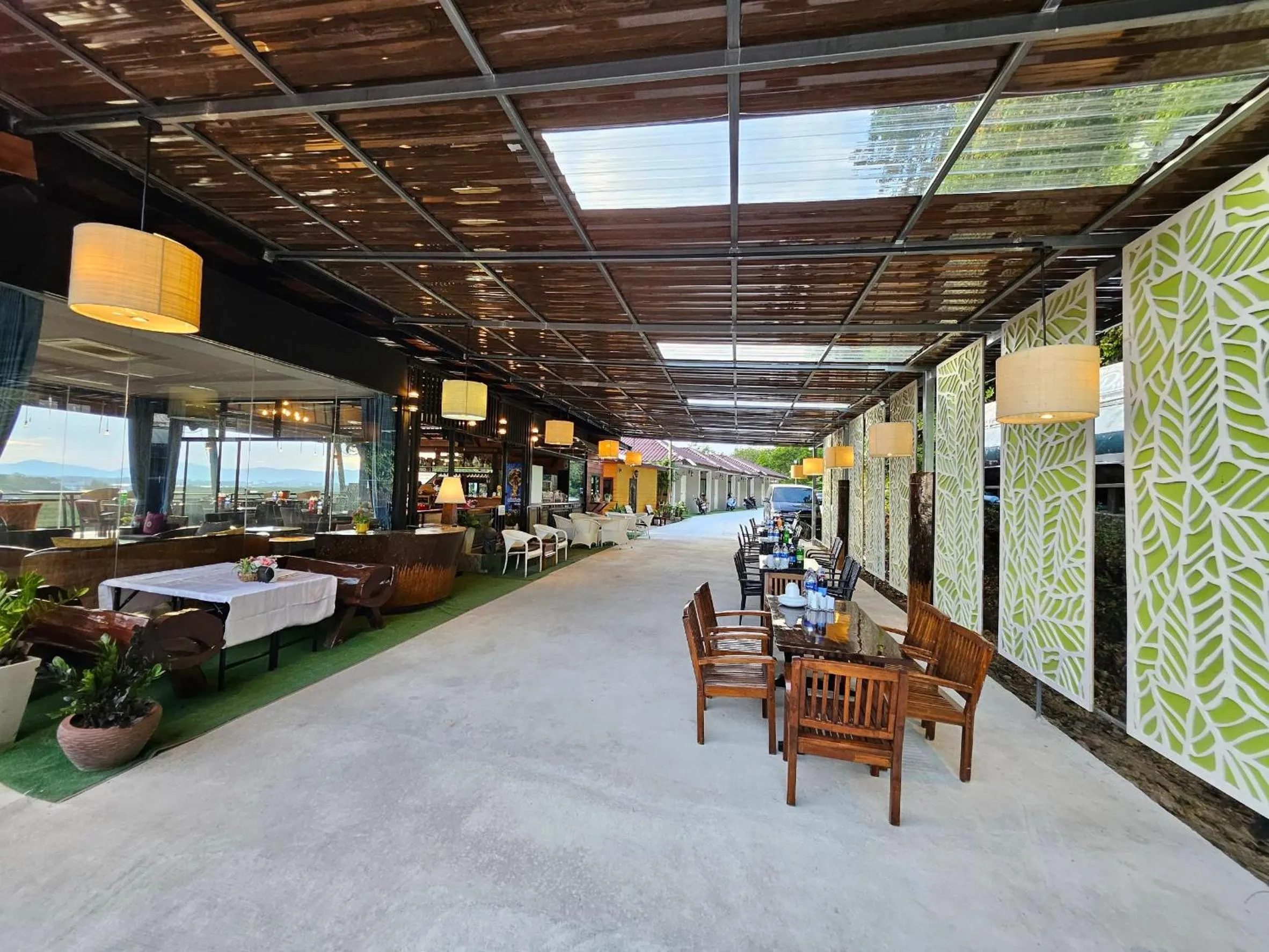 Restaurant/places to eat in So View Phuket Resort