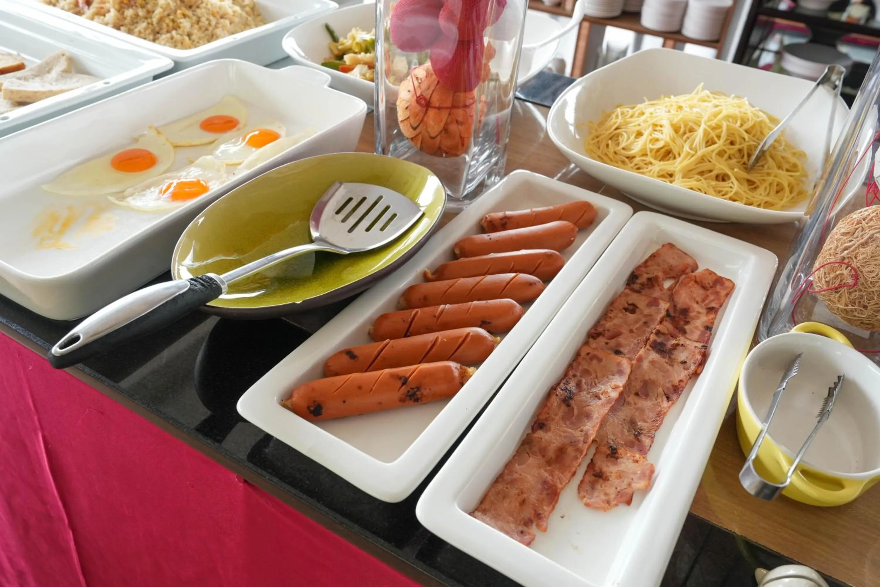 Food and drinks in So View Phuket Resort