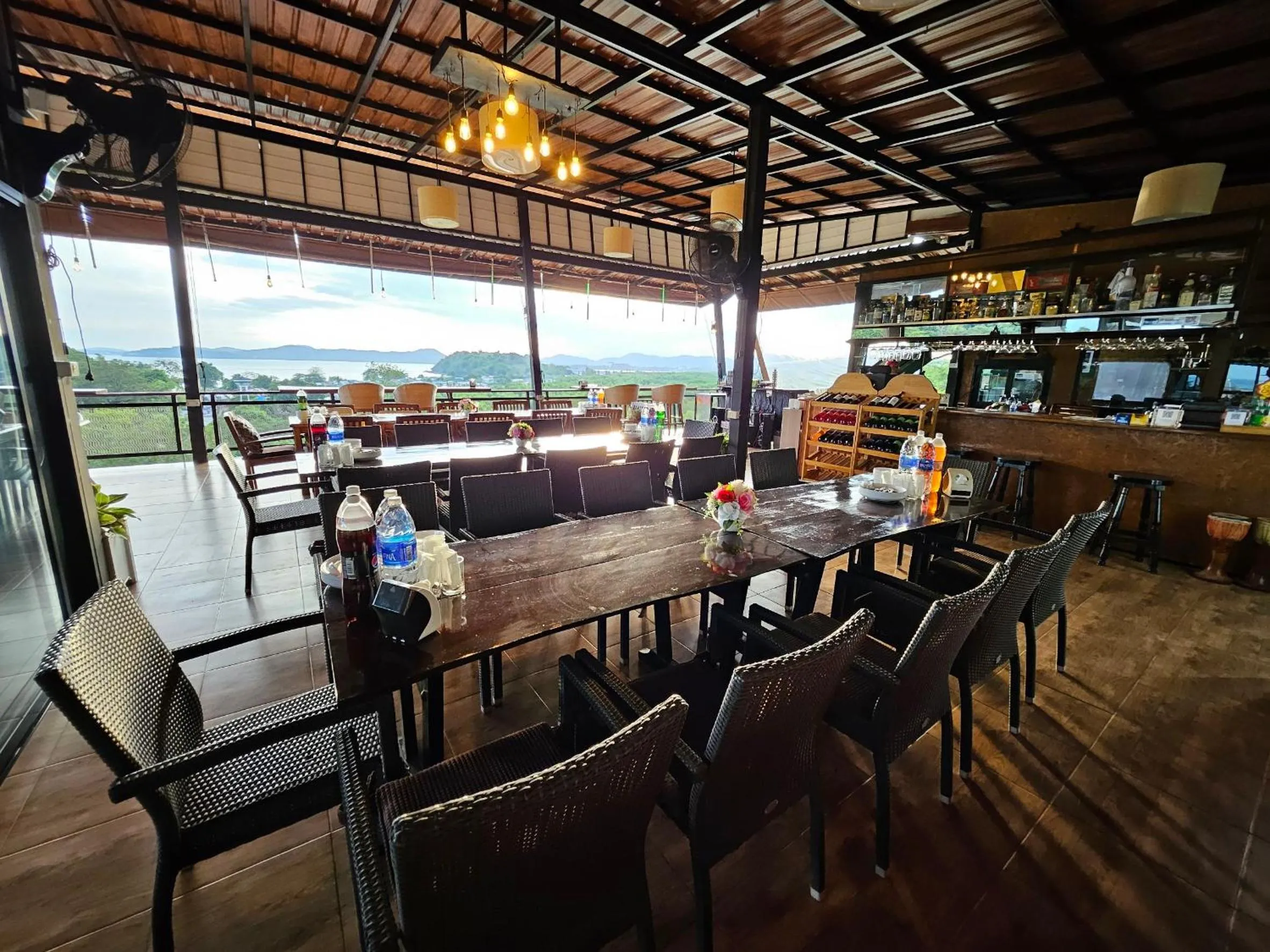 Restaurant/places to eat in So View Phuket Resort