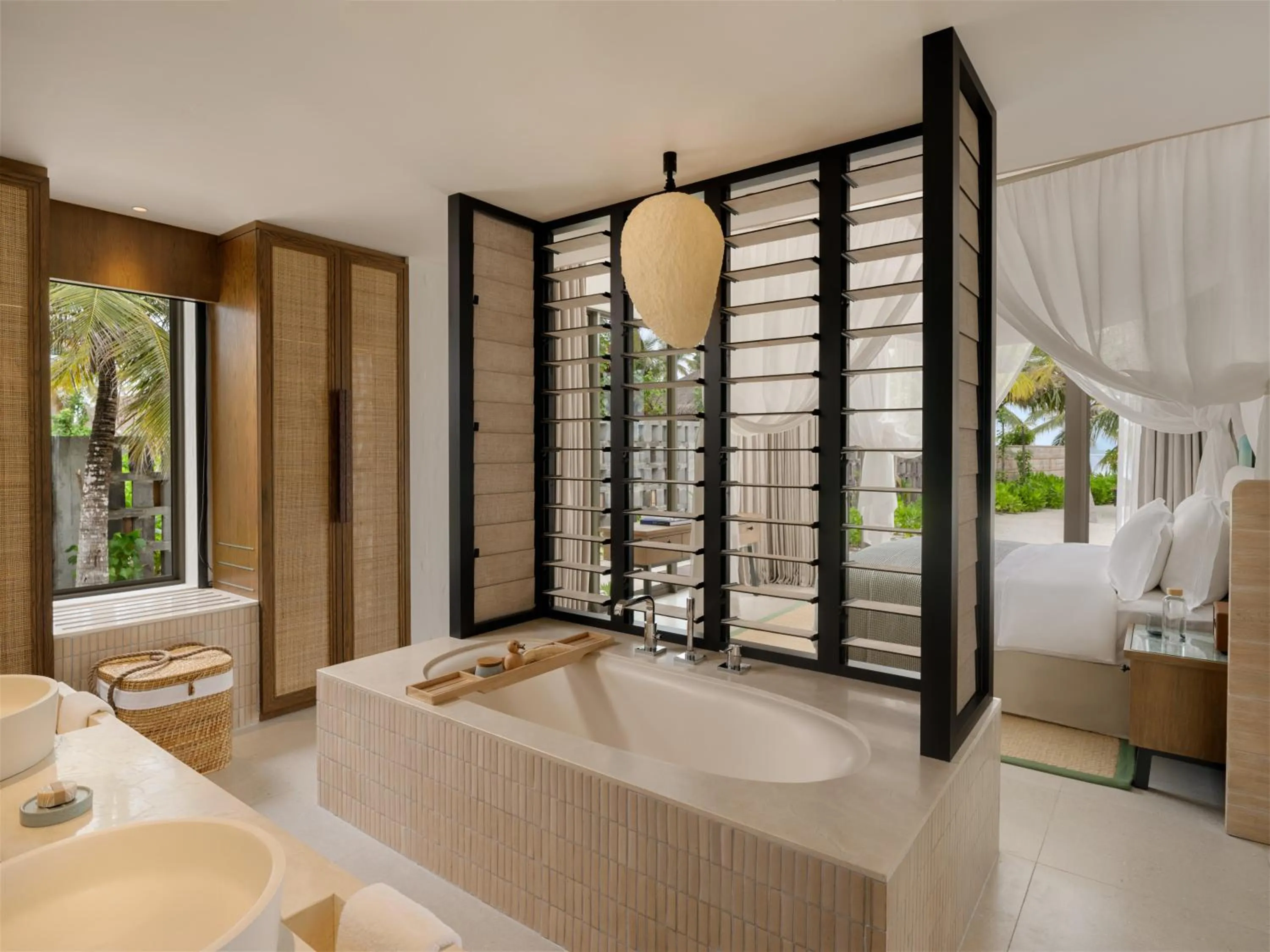 Bathroom, Bed in Six Senses Kanuhura