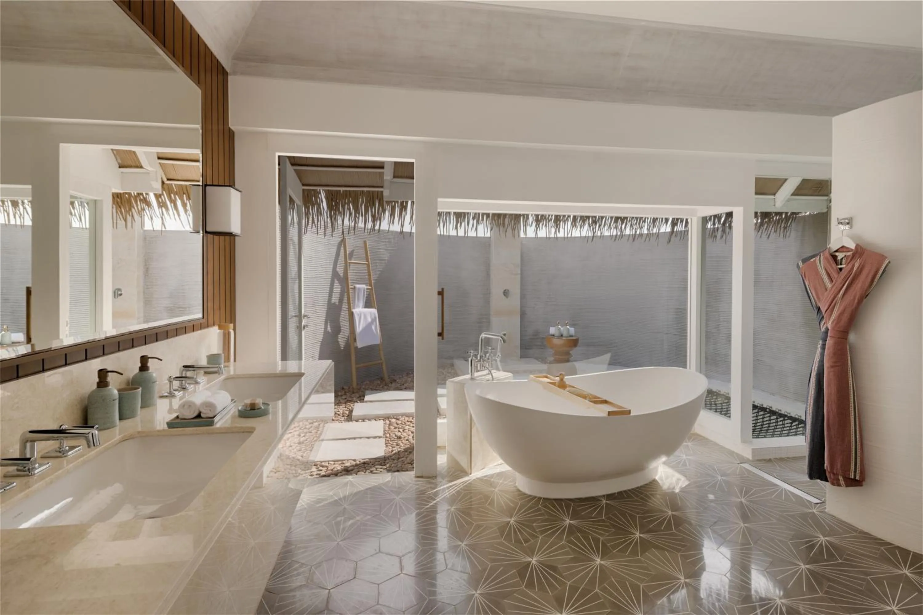 Shower in Six Senses Kanuhura