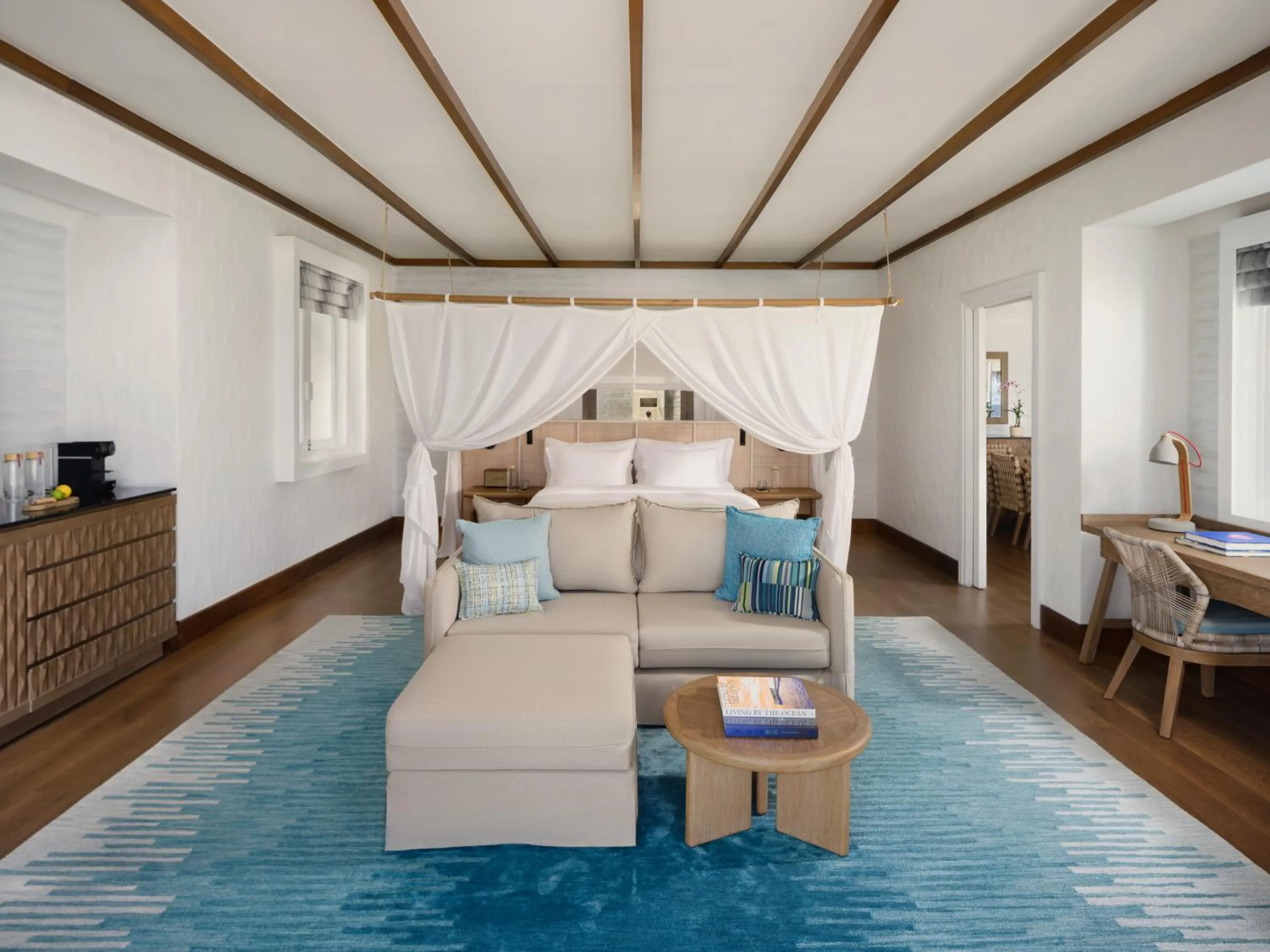Seating area, Bed in Six Senses Kanuhura