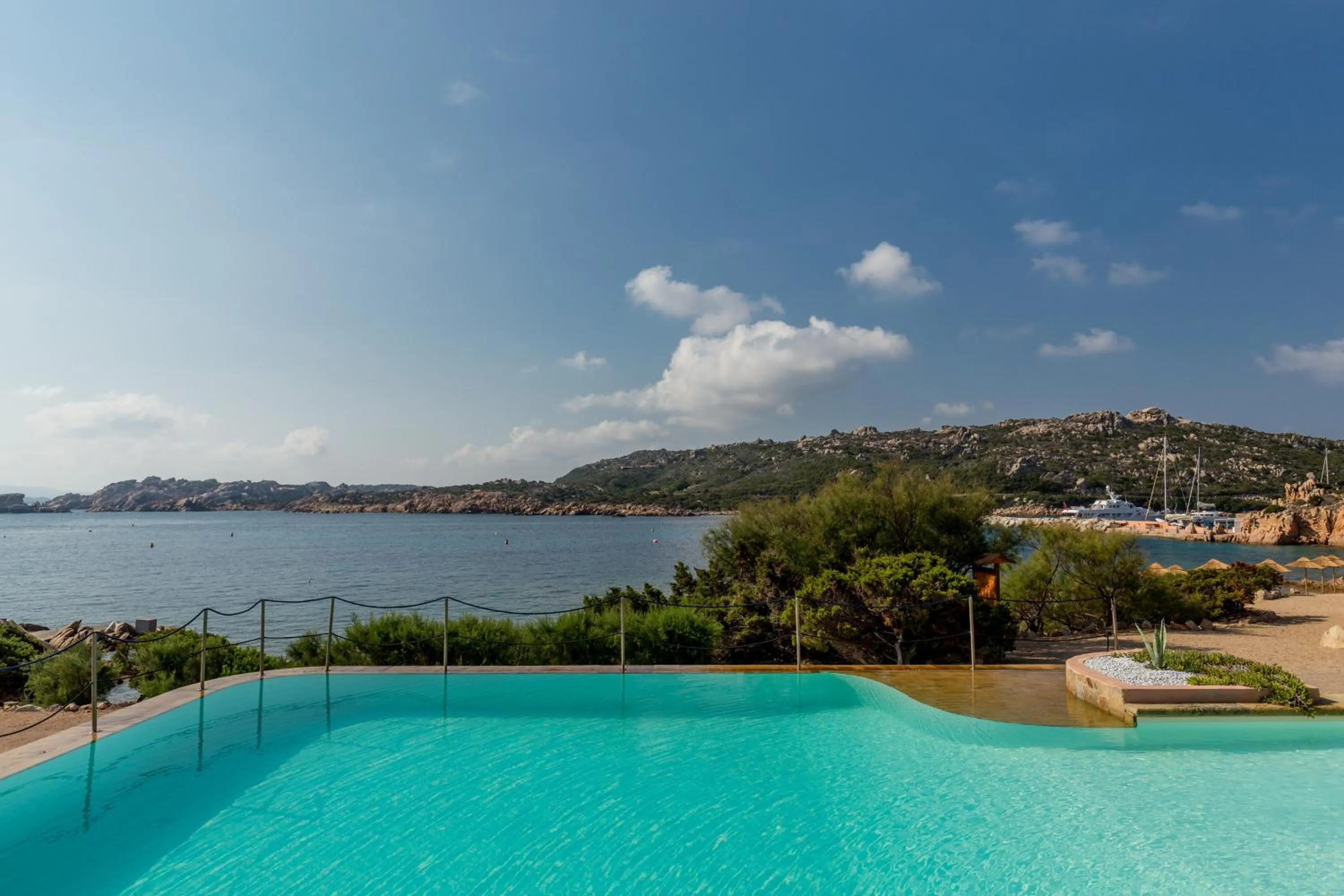 Garden view in Hotel Cala Lunga