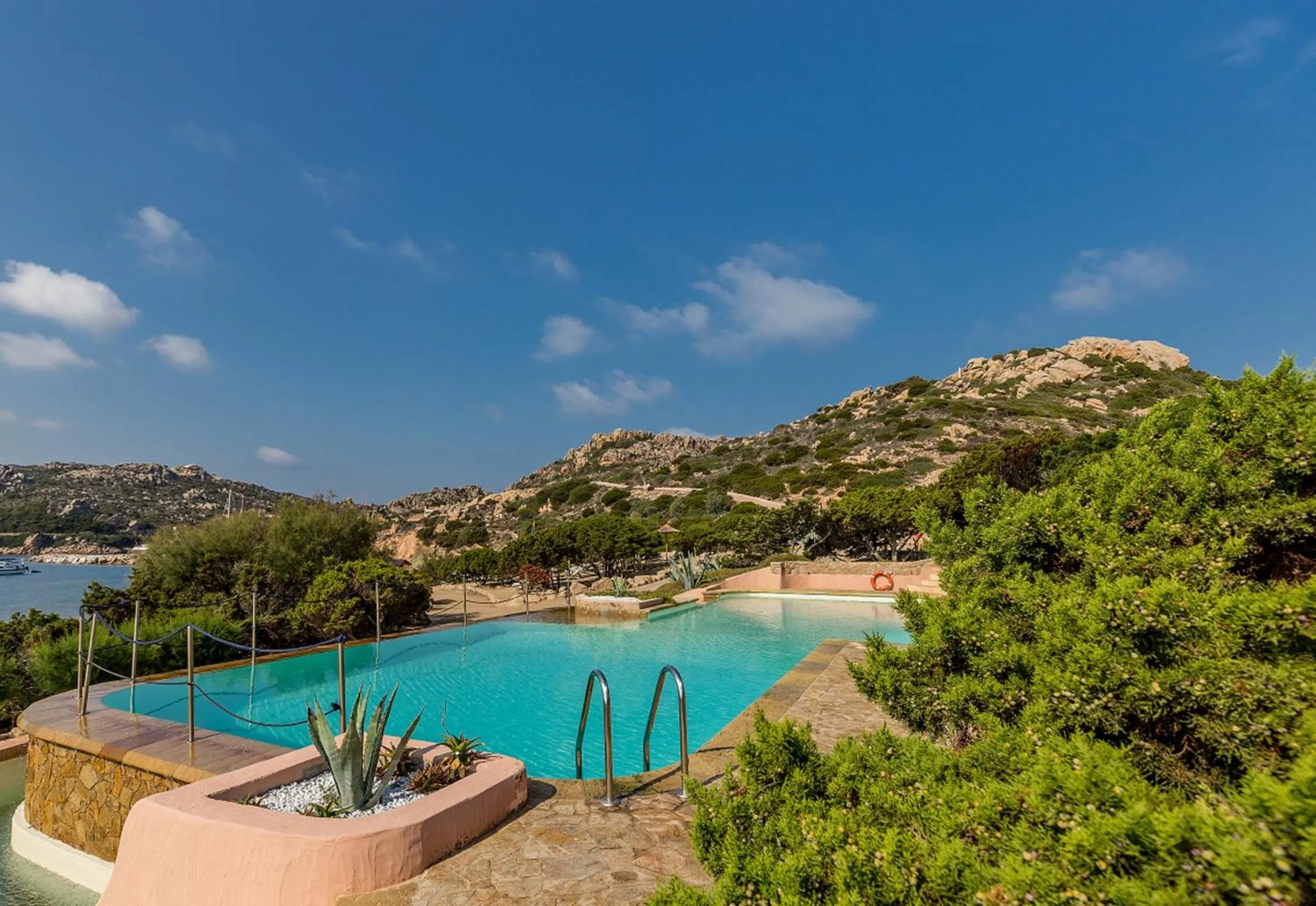 Swimming pool in Hotel Cala Lunga