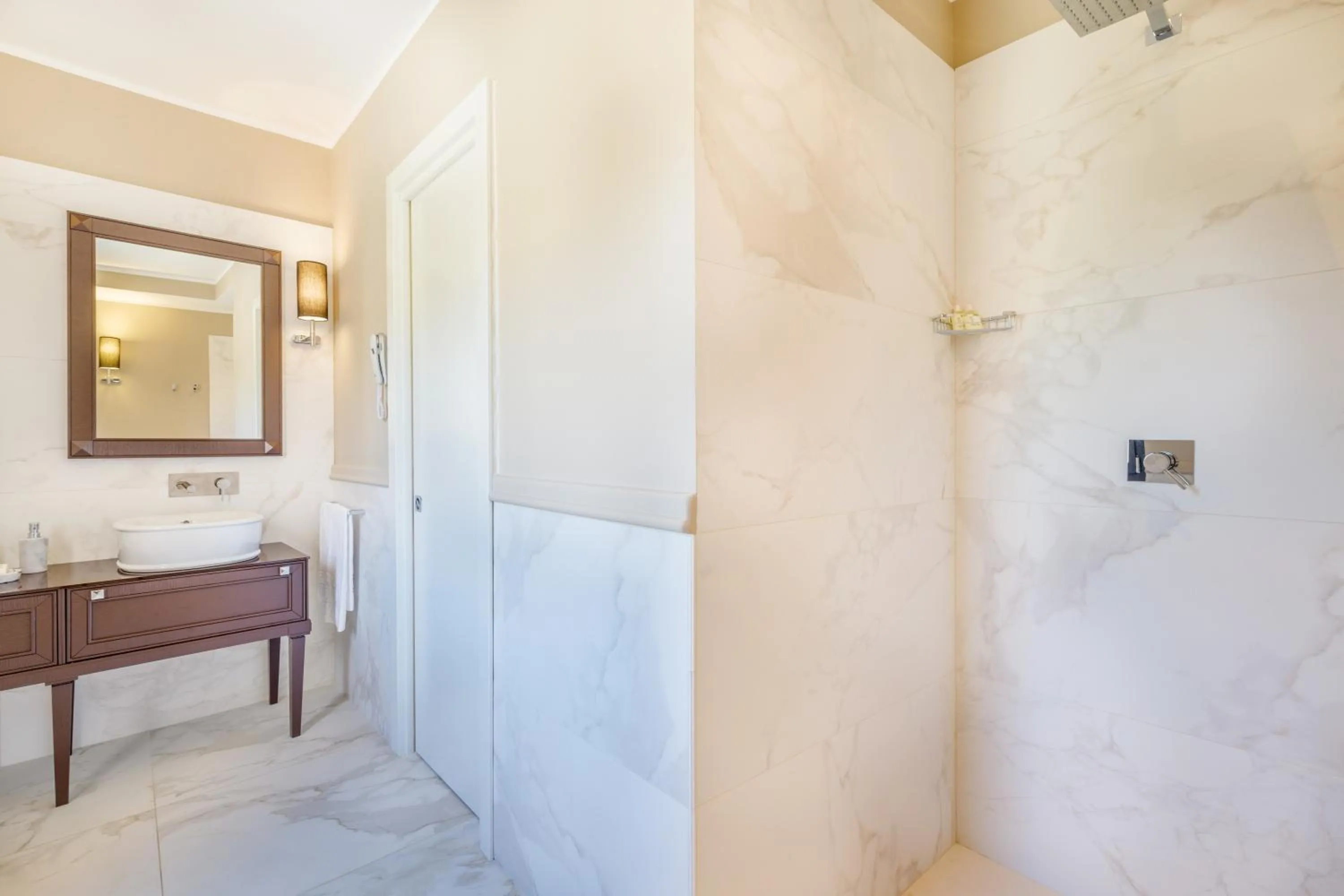 Bathroom in Hotel Cala Lunga