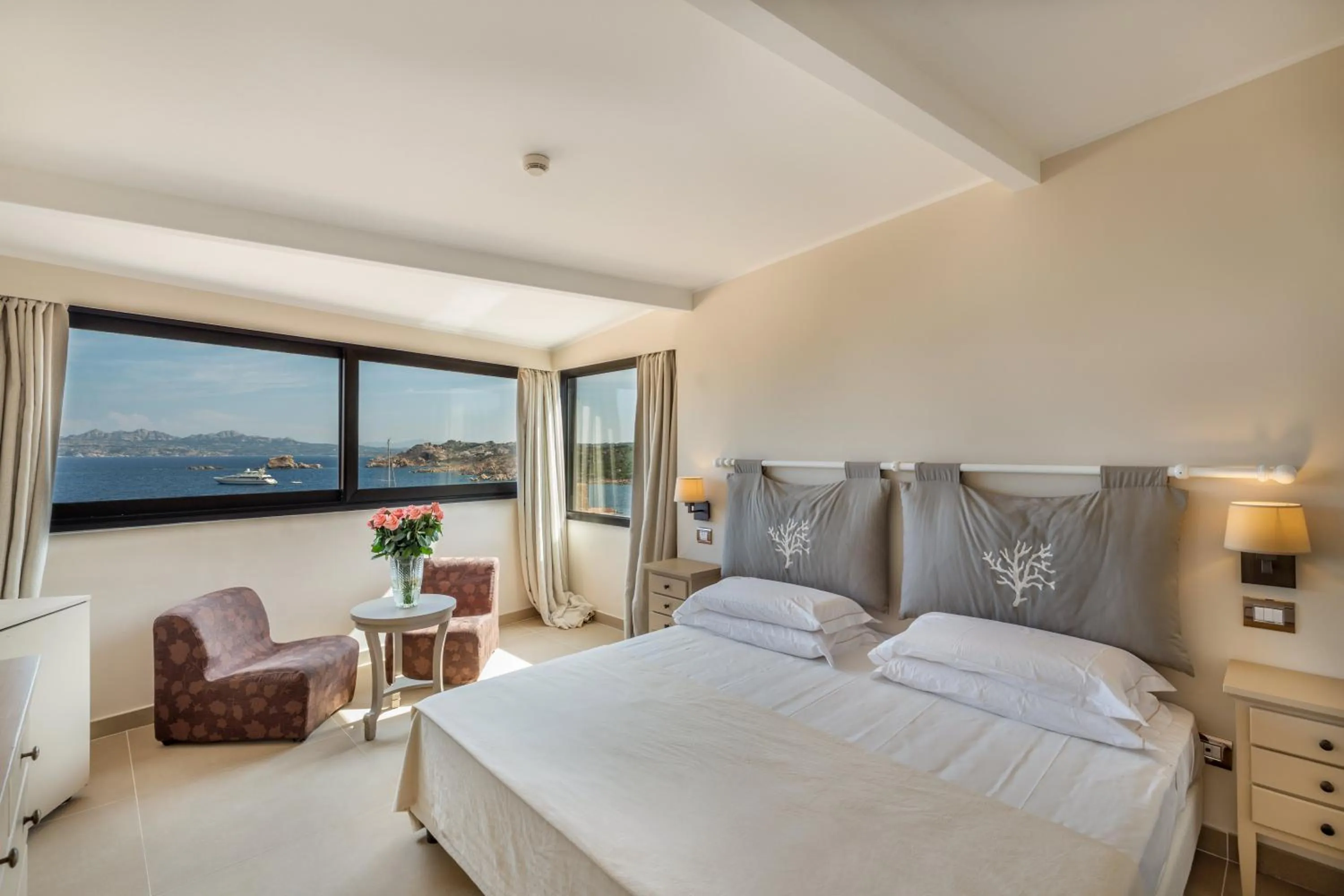 Bed in Hotel Cala Lunga