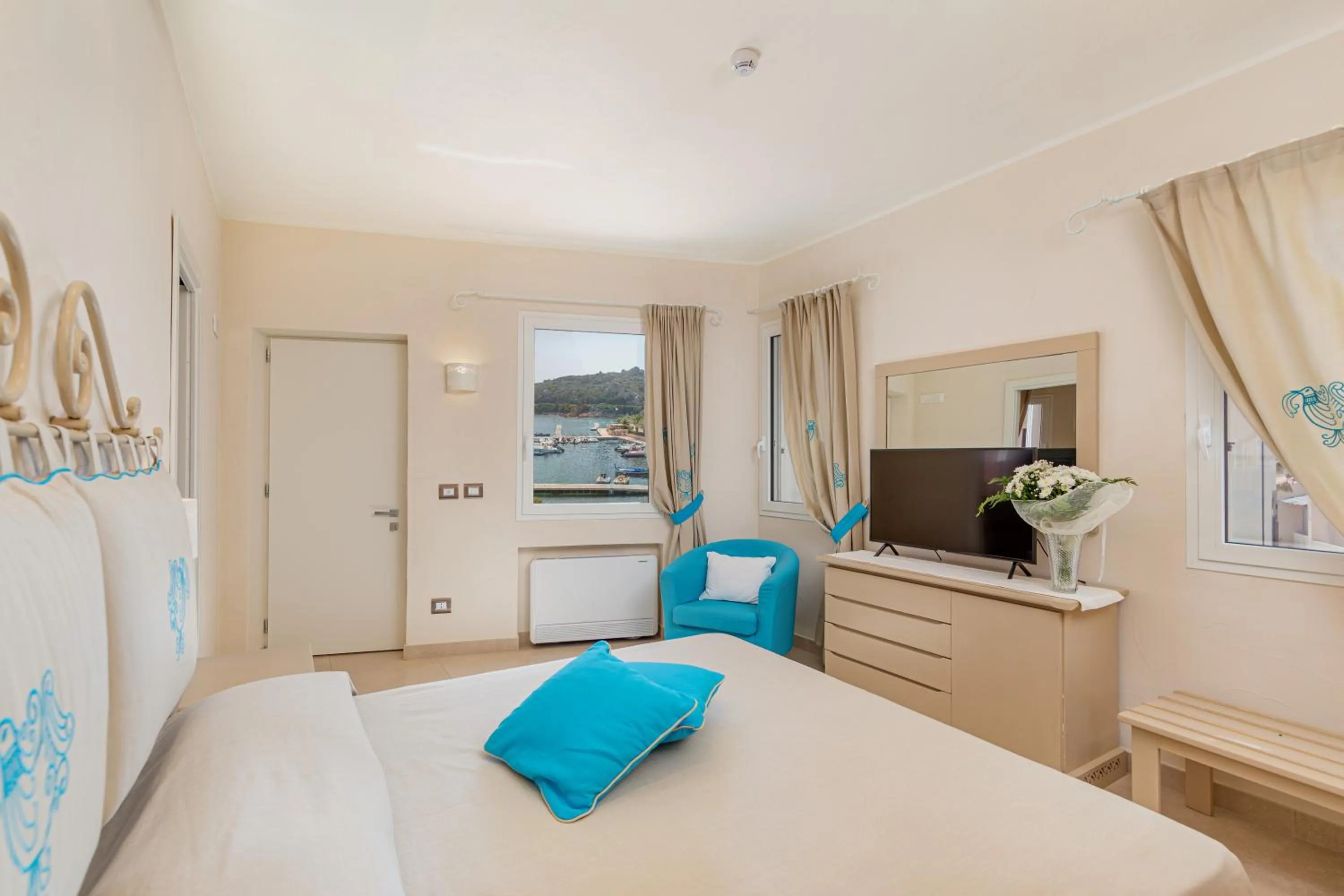 Bed in Hotel Cala Lunga