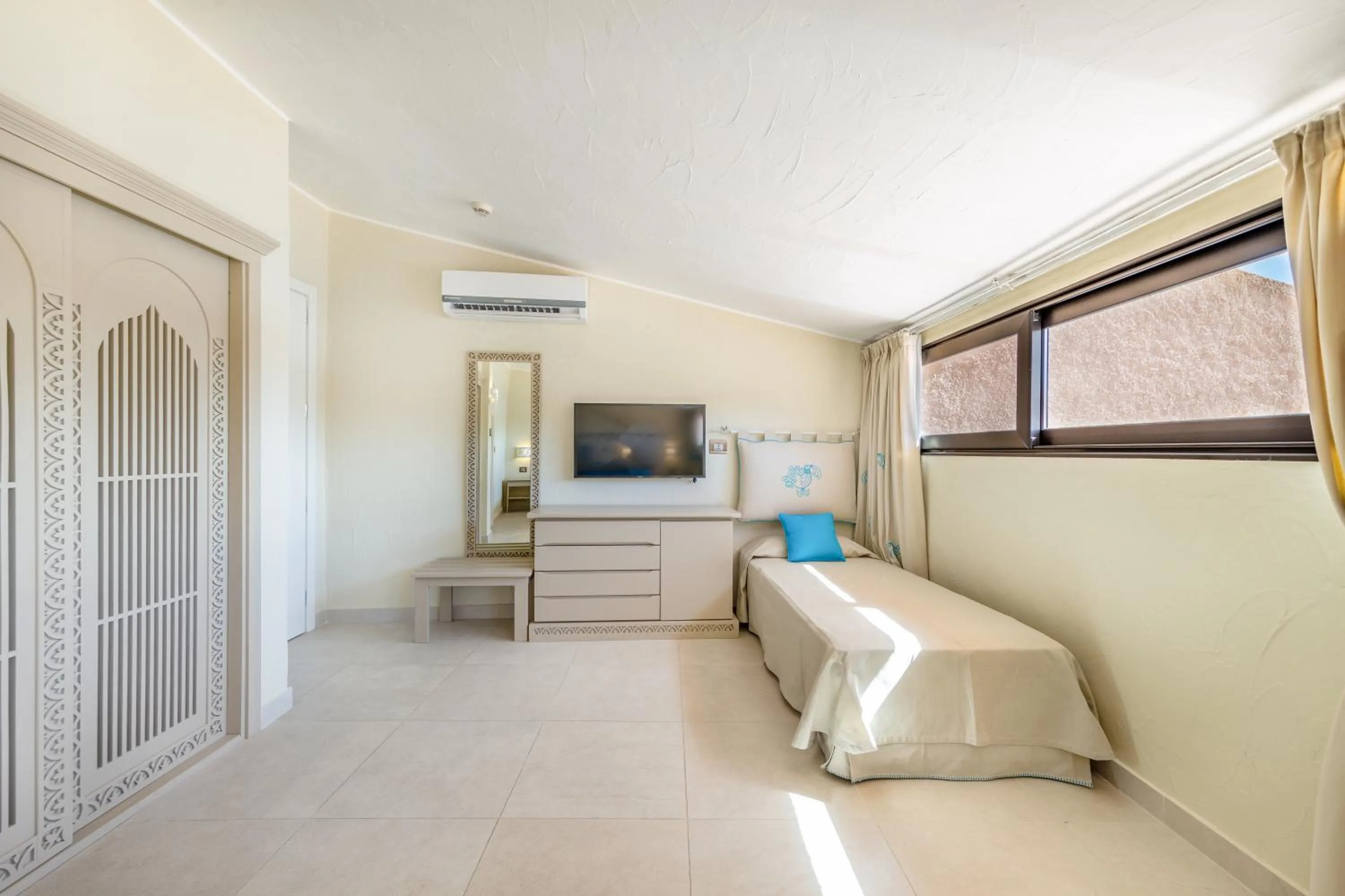 Bed in Hotel Cala Lunga