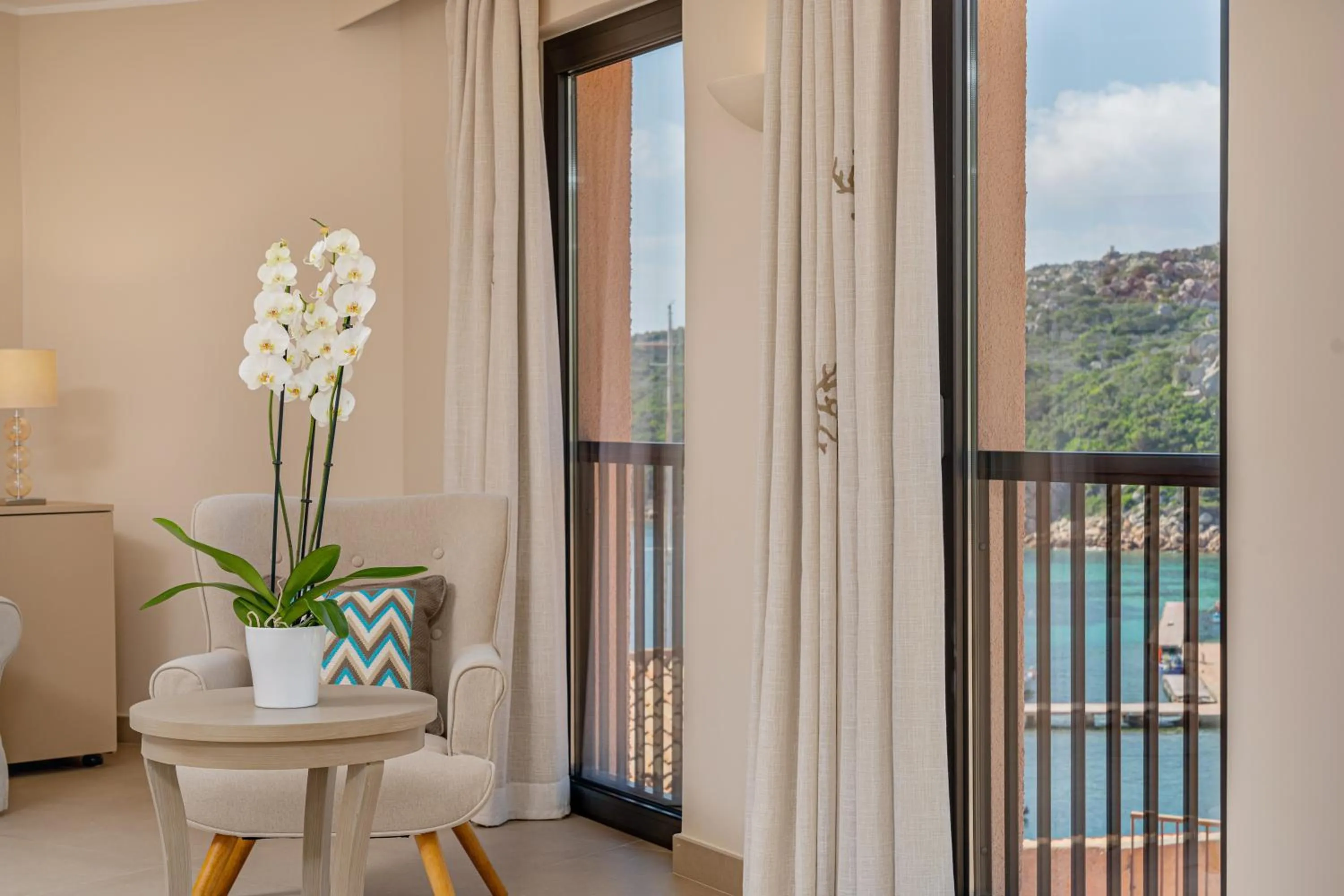 Photo of the whole room in Hotel Cala Lunga