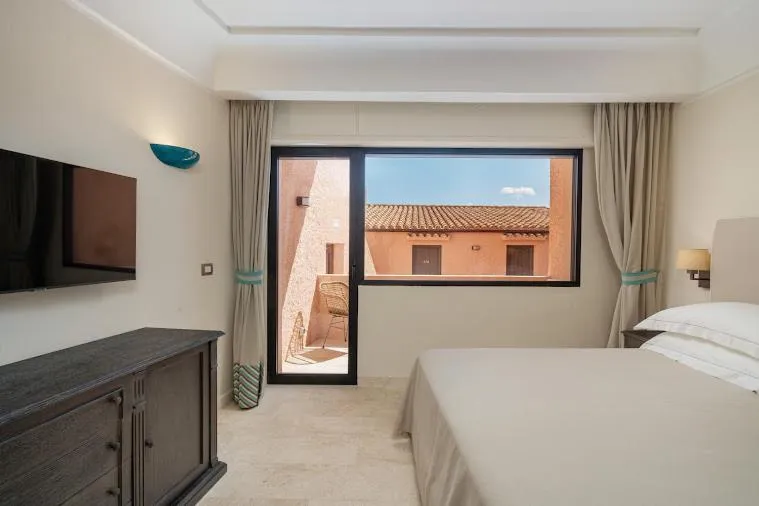 Property building, Bed in Hotel Cala Lunga