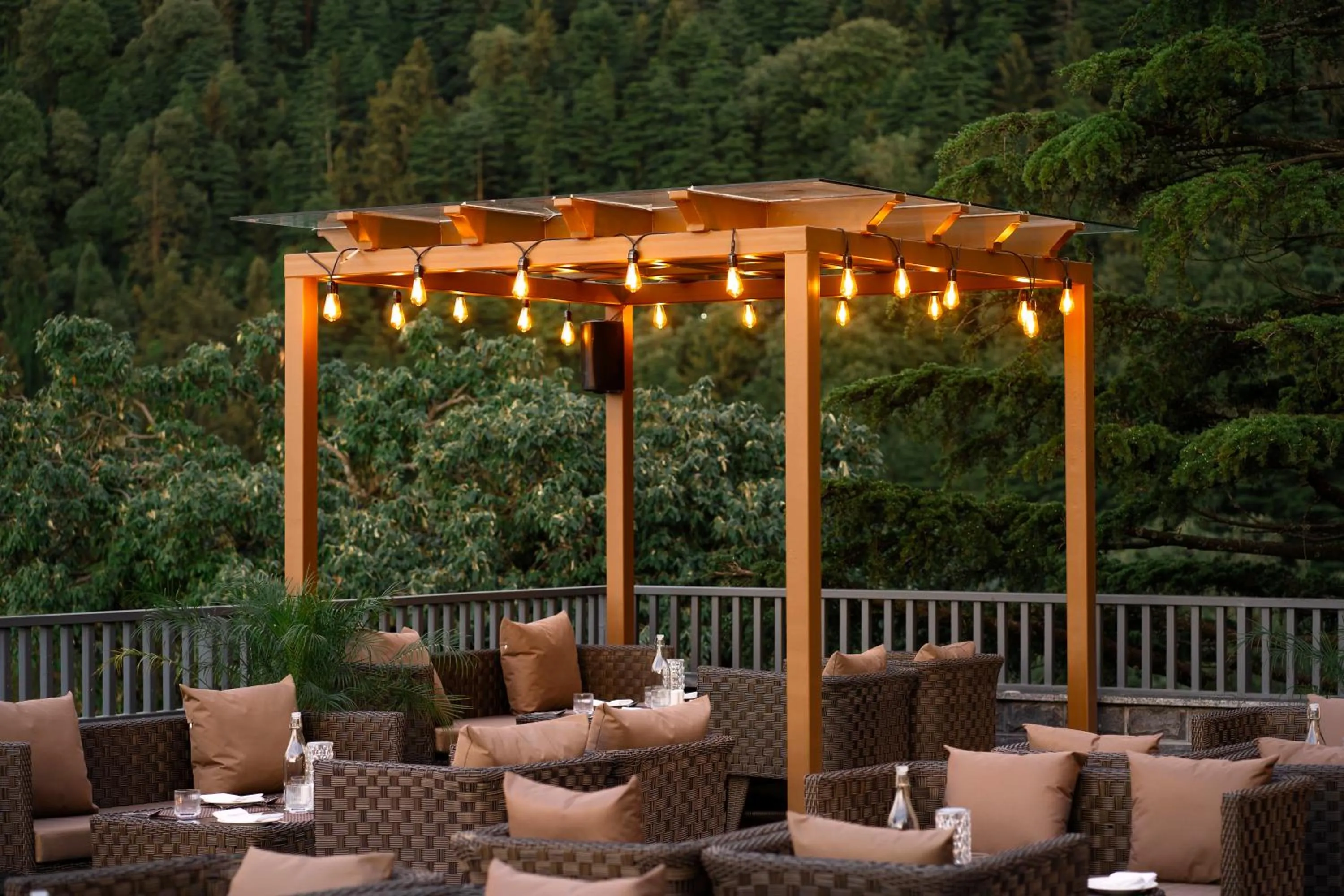 Seating area in Presidium Sarovar Premiere Dalhousie