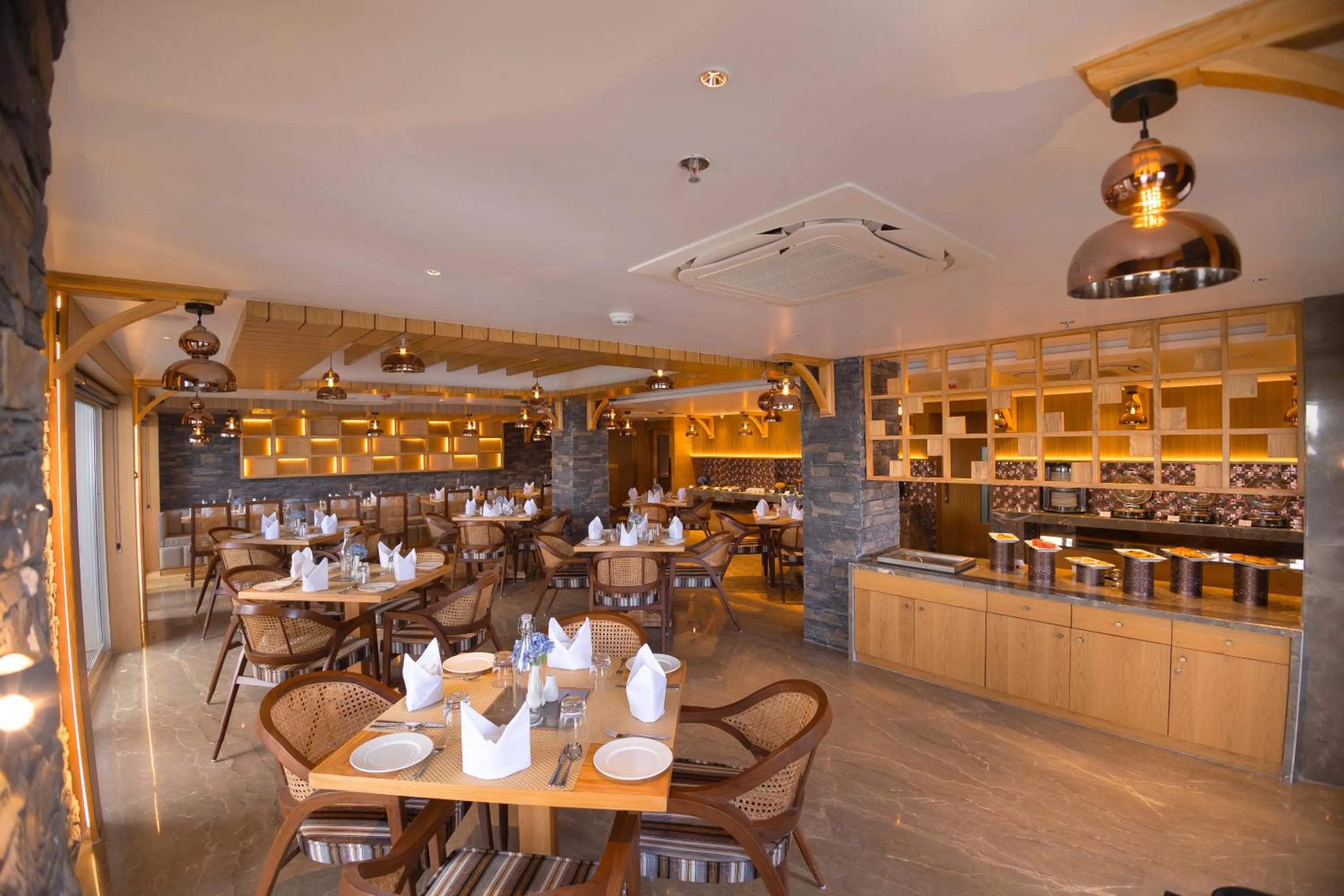 Restaurant/places to eat in Presidium Sarovar Premiere Dalhousie