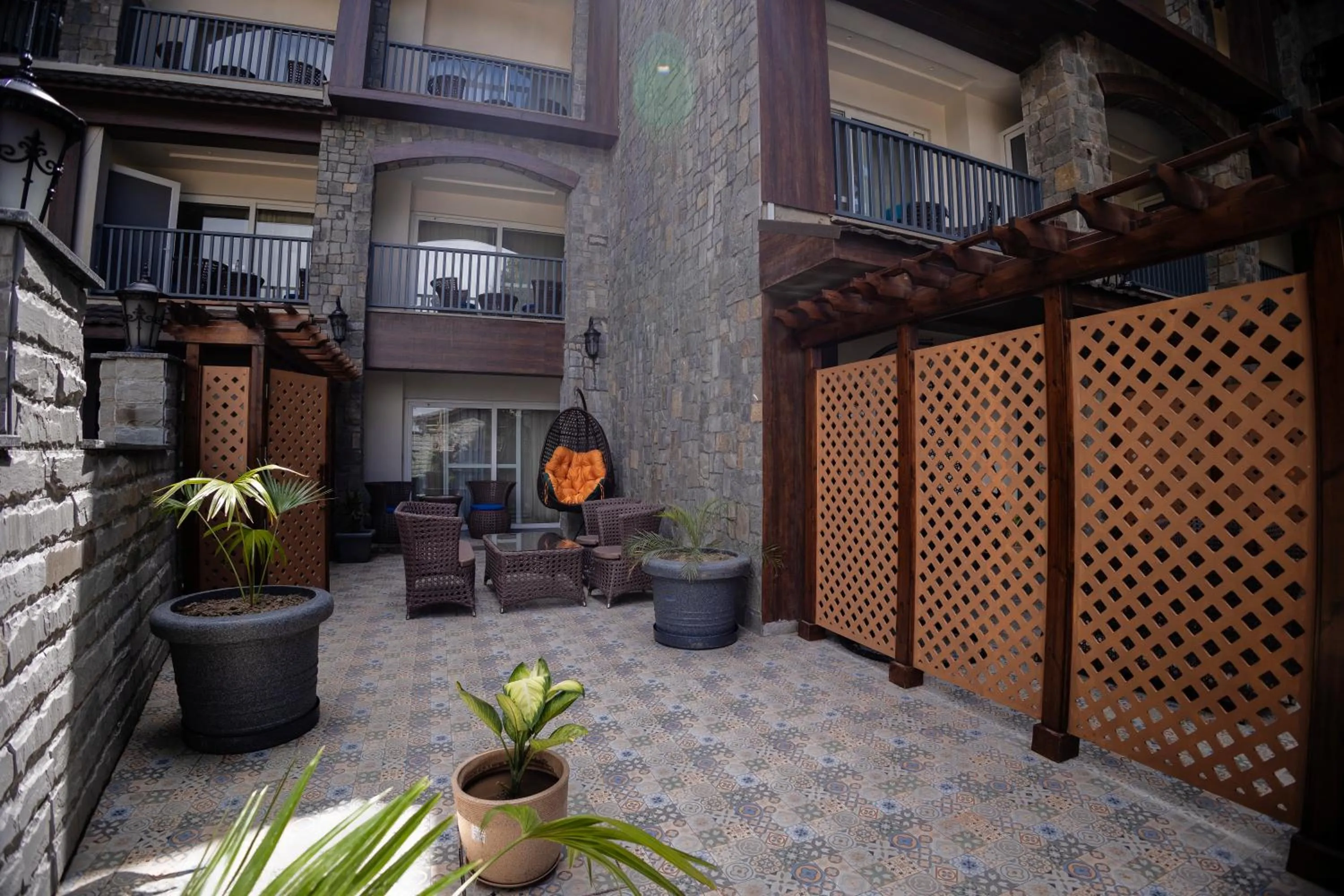 Seating area in Presidium Sarovar Premiere Dalhousie