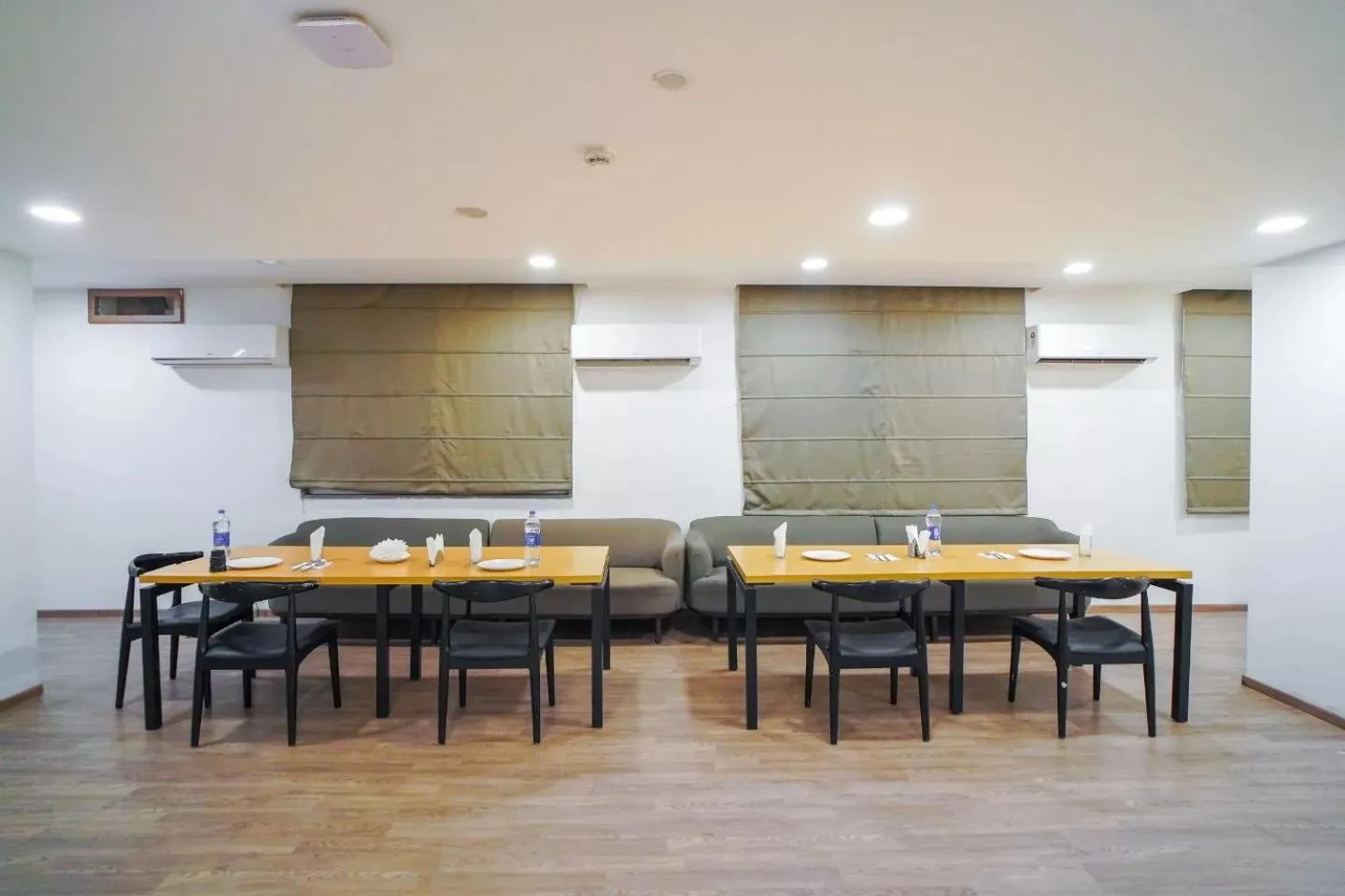 Seating area in Saltstayz Express -Medicity Near Medanta Hospital