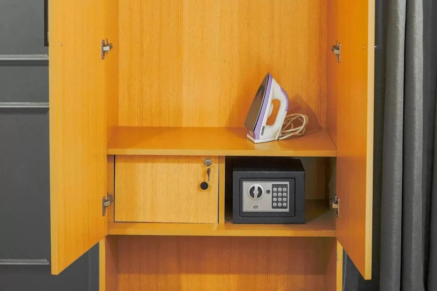 flat iron in Saltstayz Express -Medicity Near Medanta Hospital