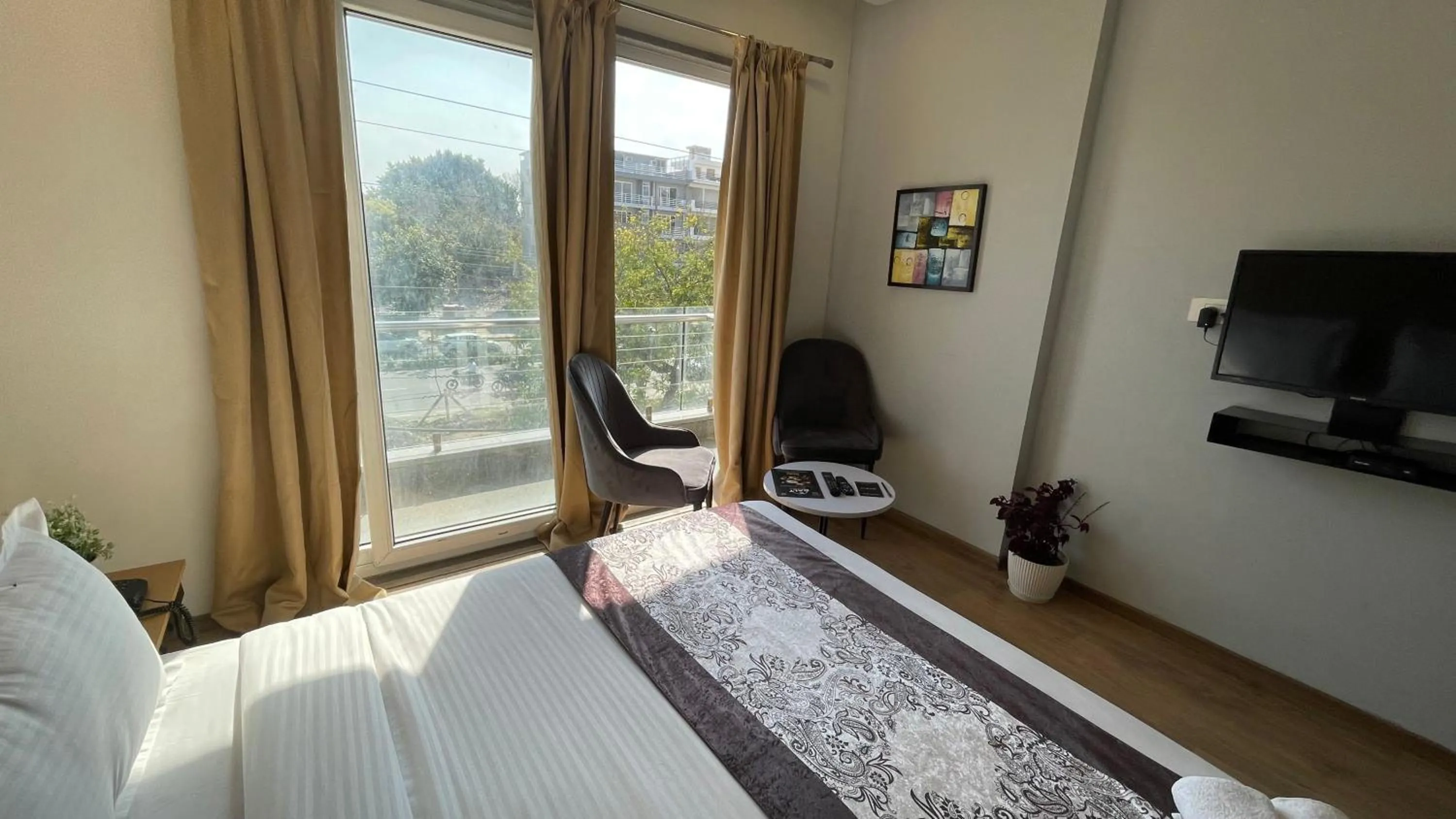 Bed in Saltstayz Express -Medicity Near Medanta Hospital