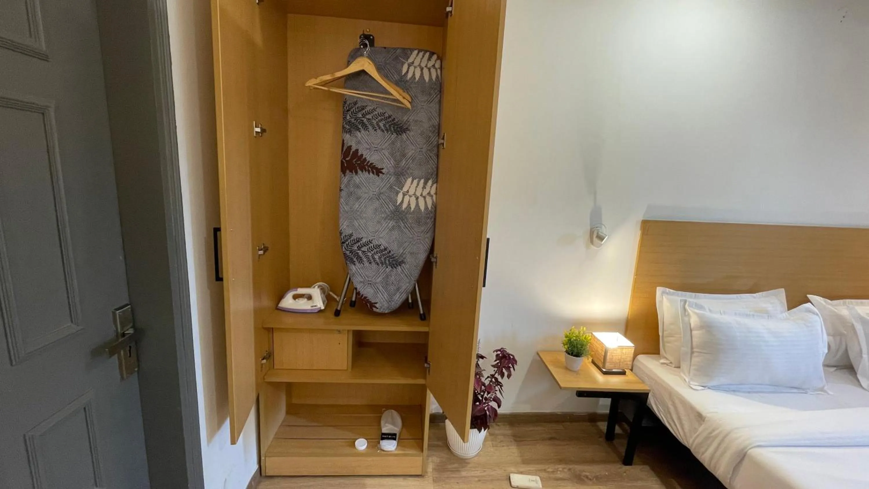 Bedroom in Saltstayz Express -Medicity Near Medanta Hospital