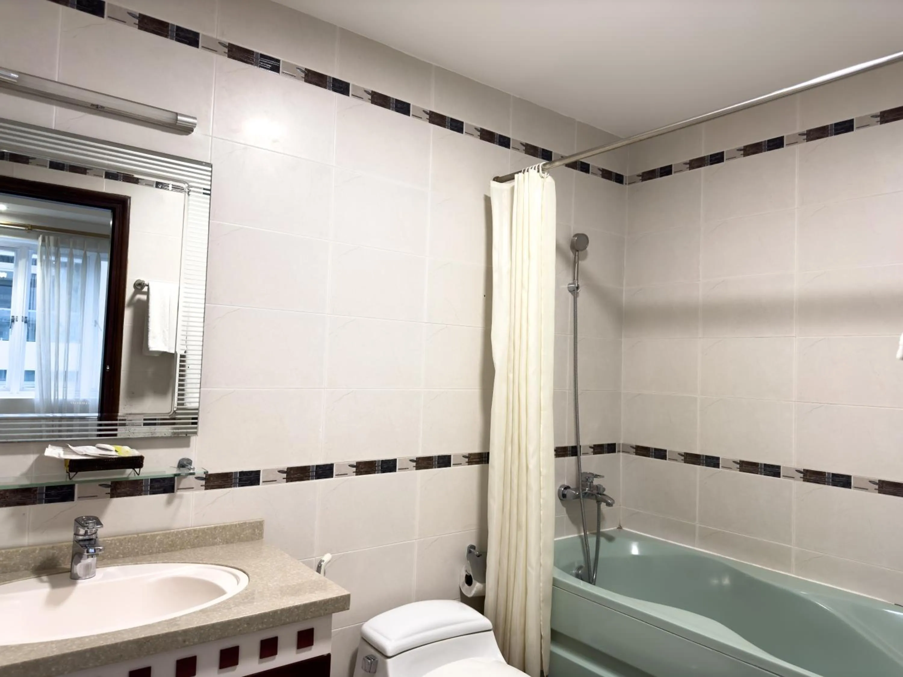 Bathroom in Hoang Yen Hotel Near SECC - Phu My Hung