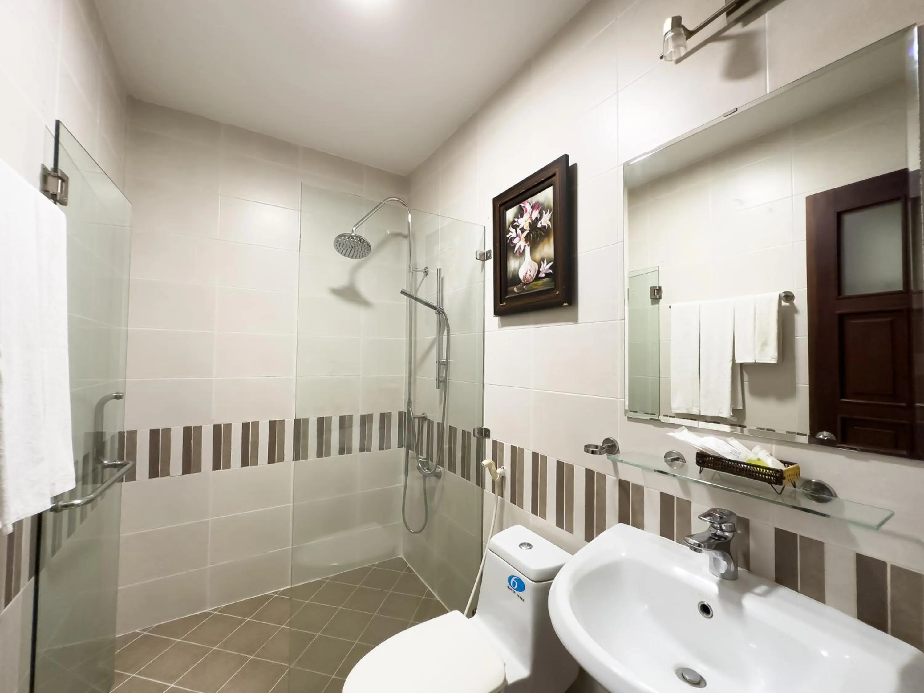 Bathroom in Hoang Yen Hotel Near SECC - Phu My Hung