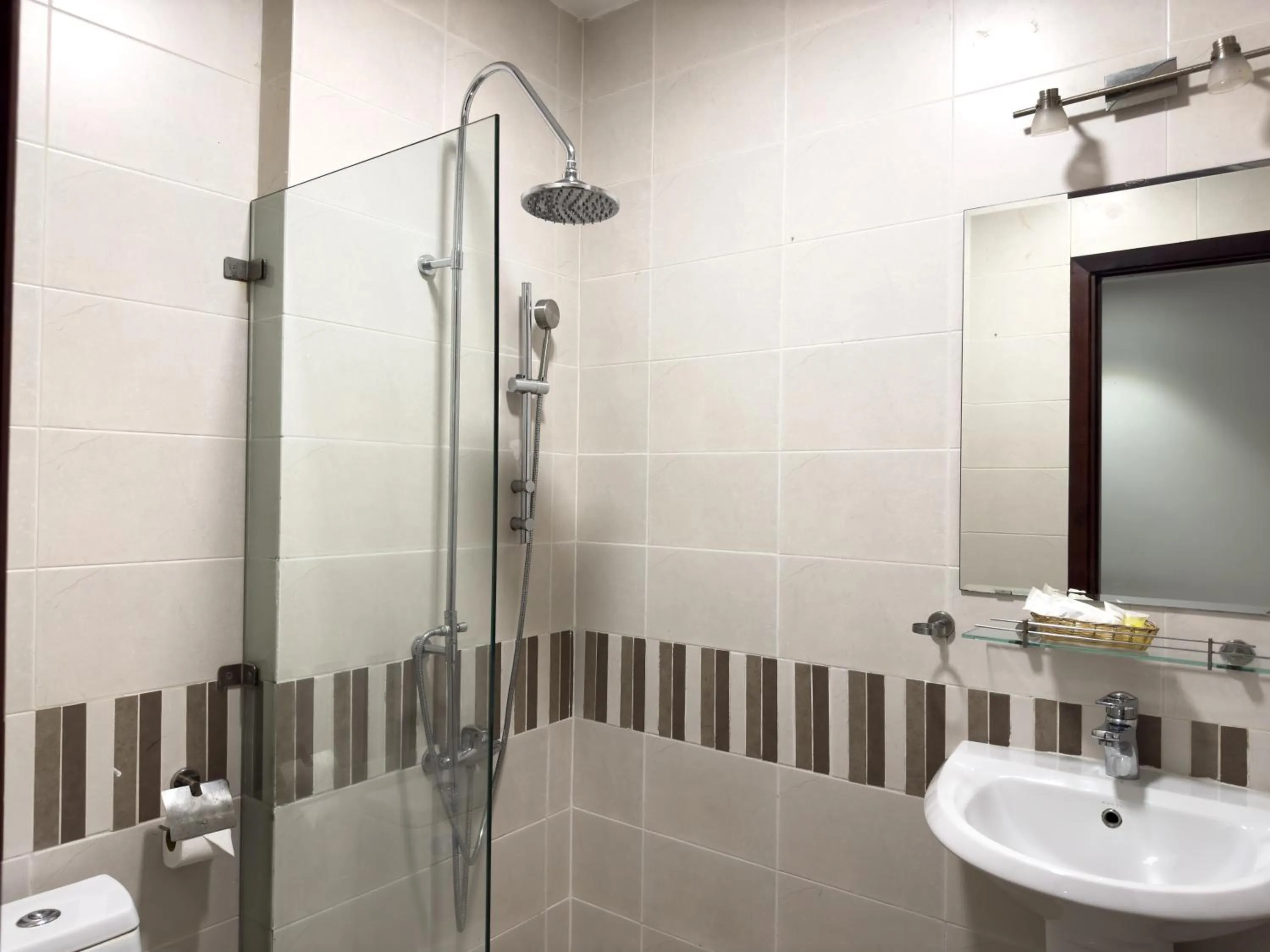 Bathroom in Hoang Yen Hotel Near SECC - Phu My Hung