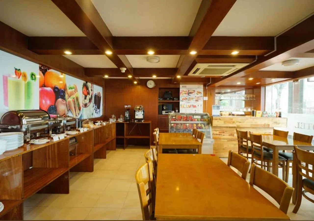 Restaurant/places to eat in Hoang Yen Hotel Near SECC - Phu My Hung