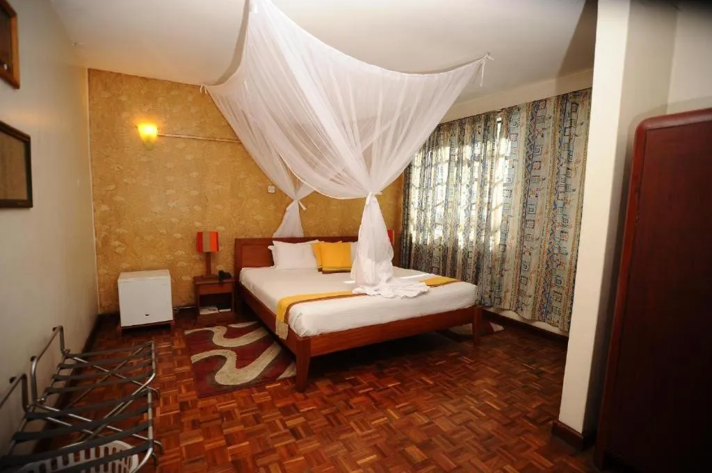 Restaurant/places to eat, Bed in Kenya Comfort Hotel
