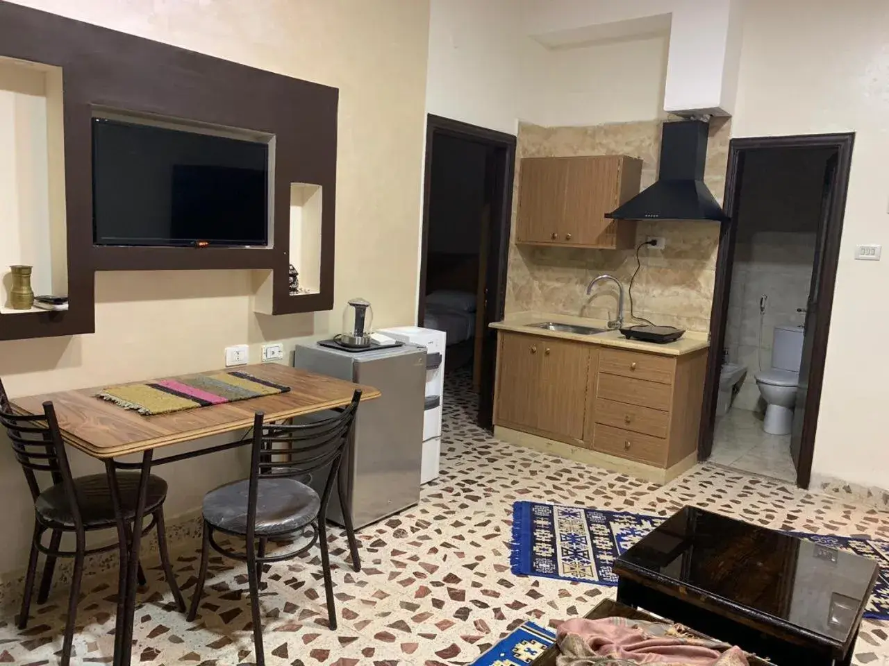 Two-Bedroom Apartment with Balcony in Madaba Mesha Stele Bedoiun Apartments Two-Bedroom Apartment with Balcony in Madaba Mesha Stele Bedoiun Apartments