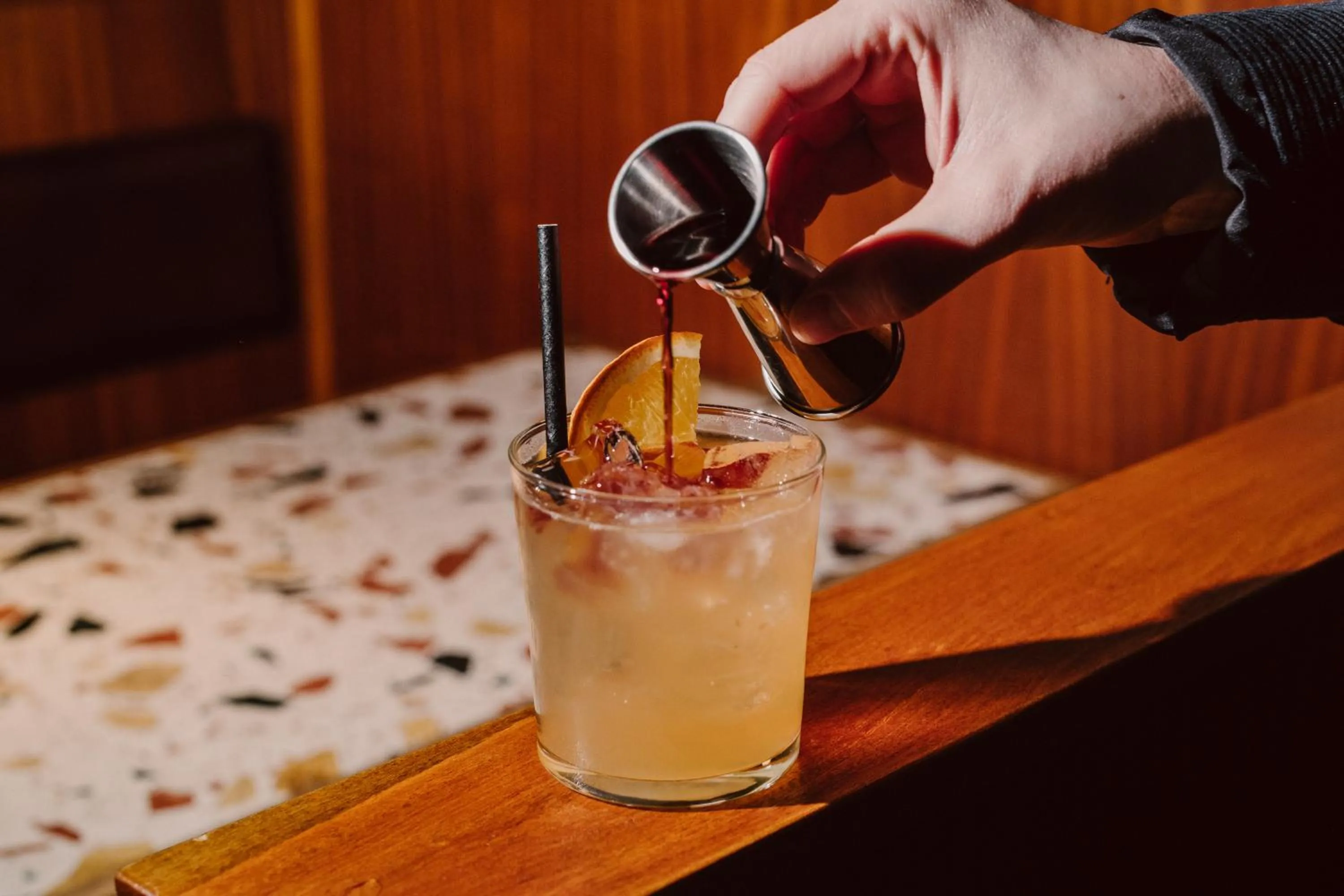 Lounge or bar in The 1852 Hotel - Self Check-in