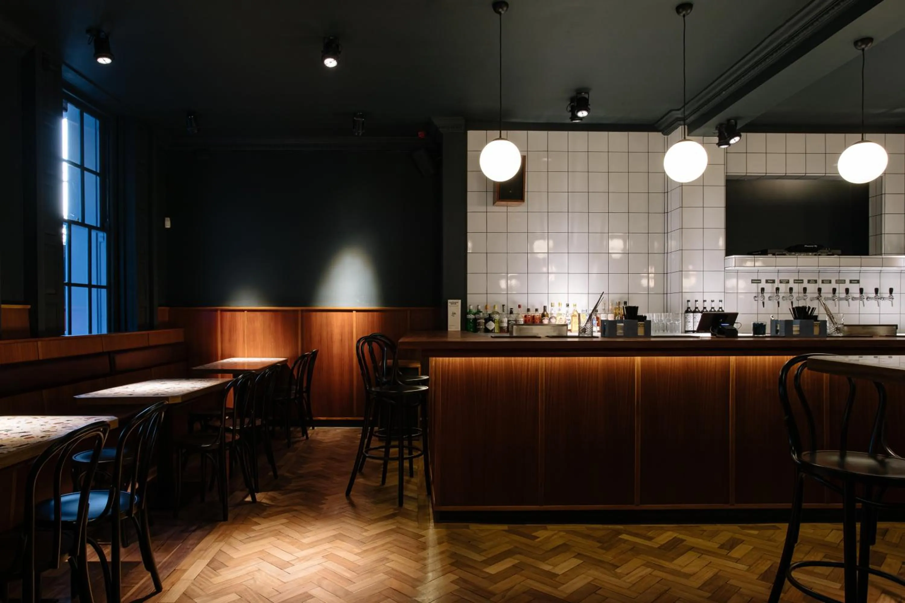 Lounge or bar in The 1852 Hotel - Self Check-in