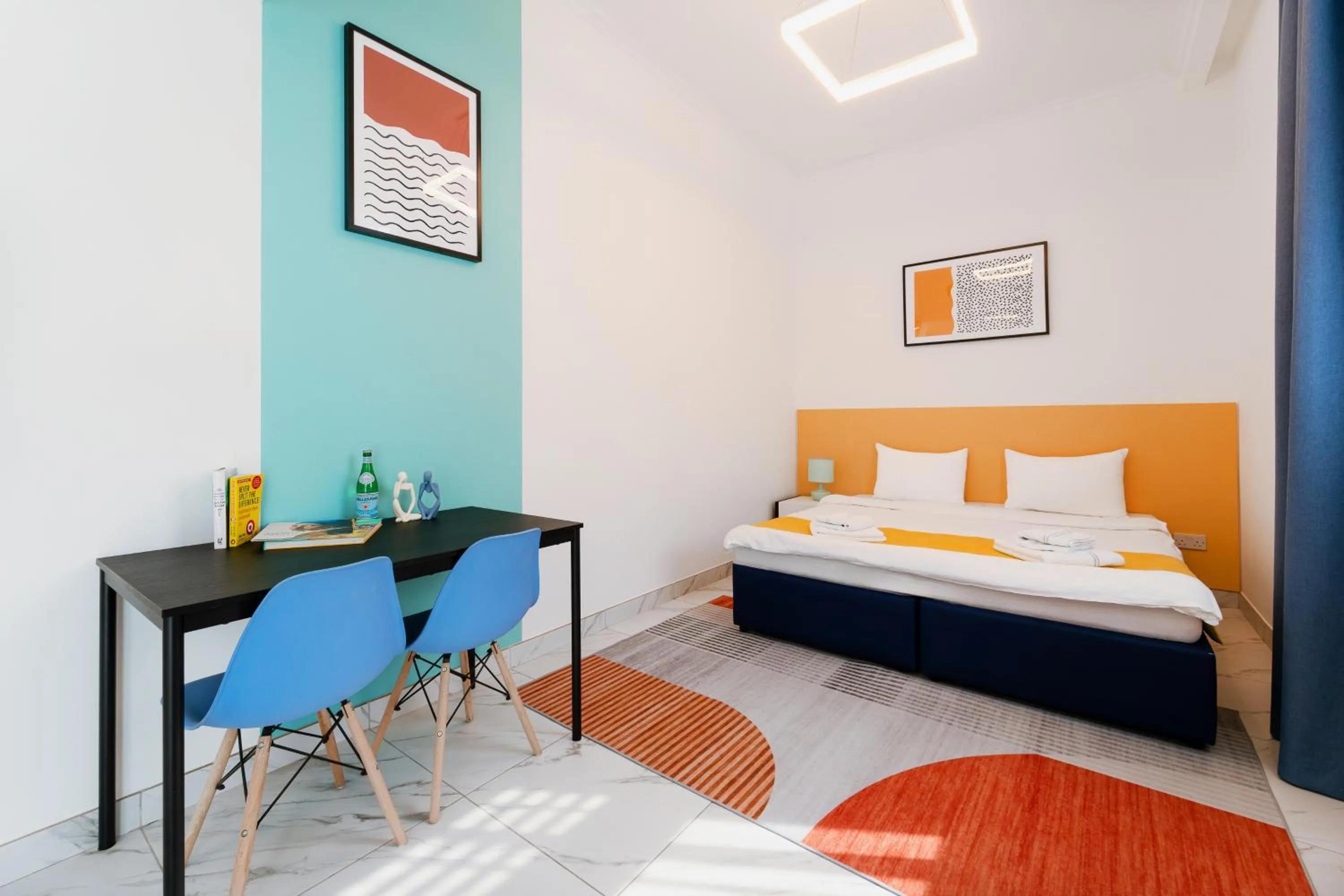 Photo of the whole room, Bed in Izzzi Life Mint