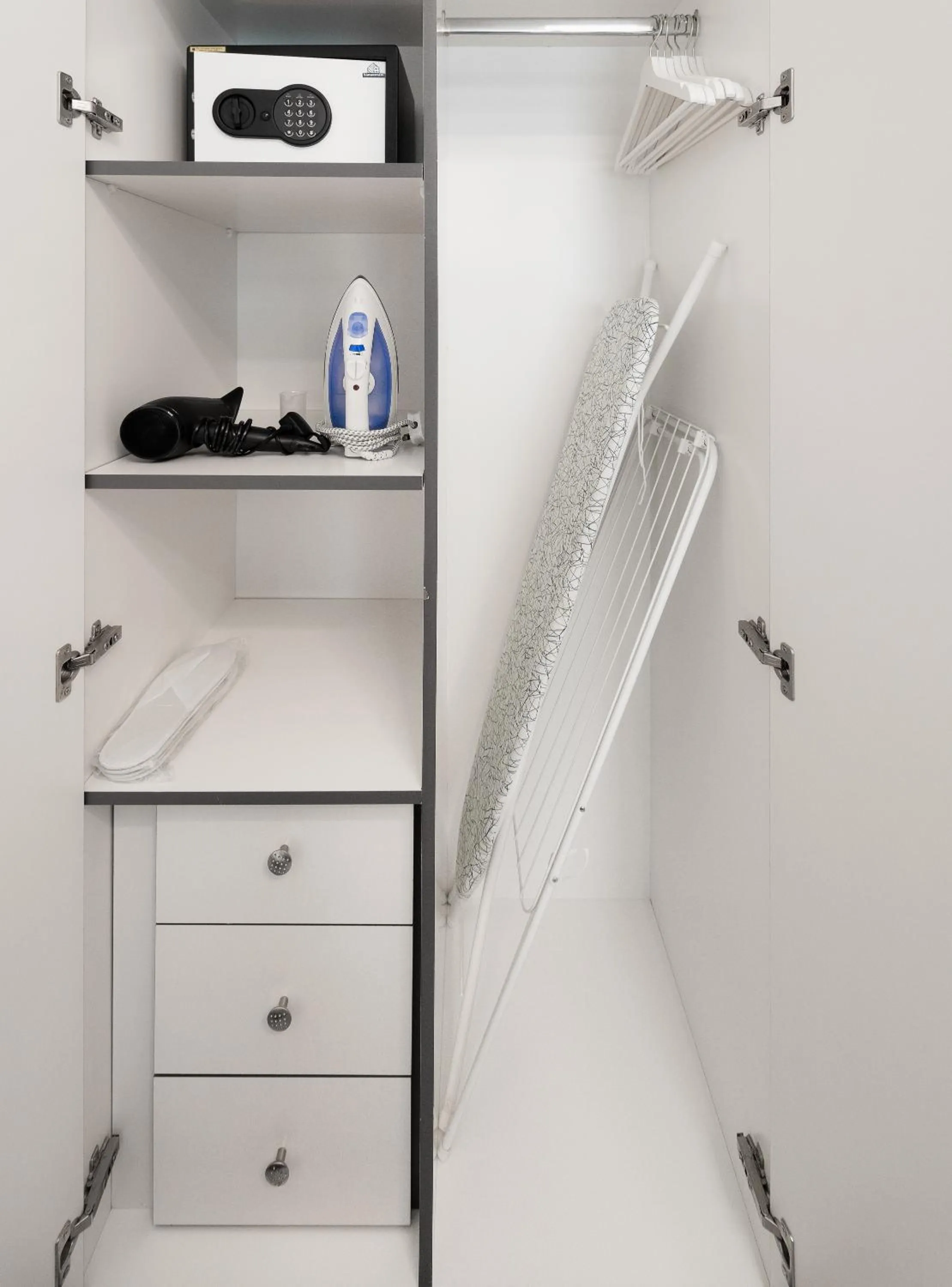 furniture in Izzzi Life Mint