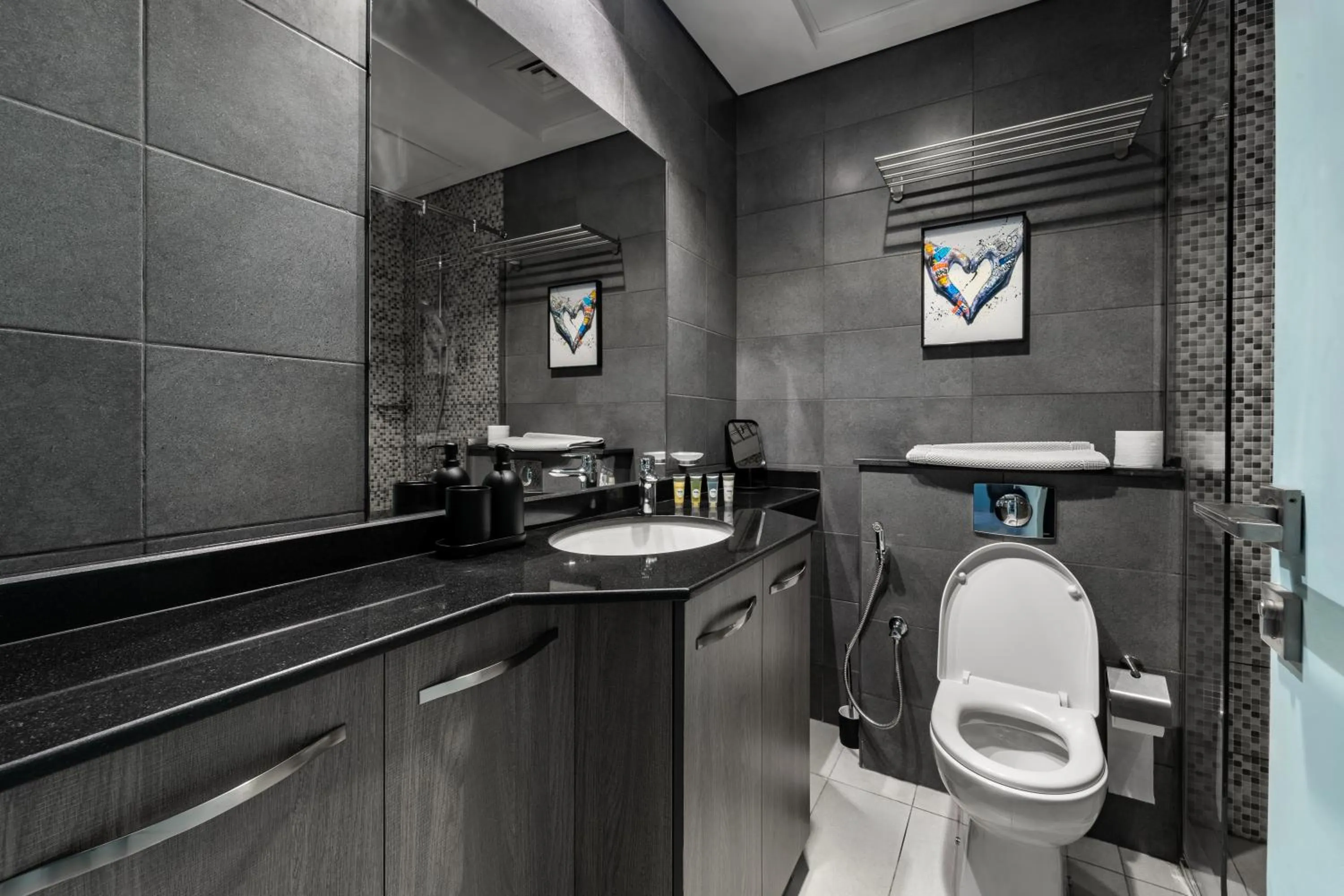 Toilet in Izzzi Life Mint