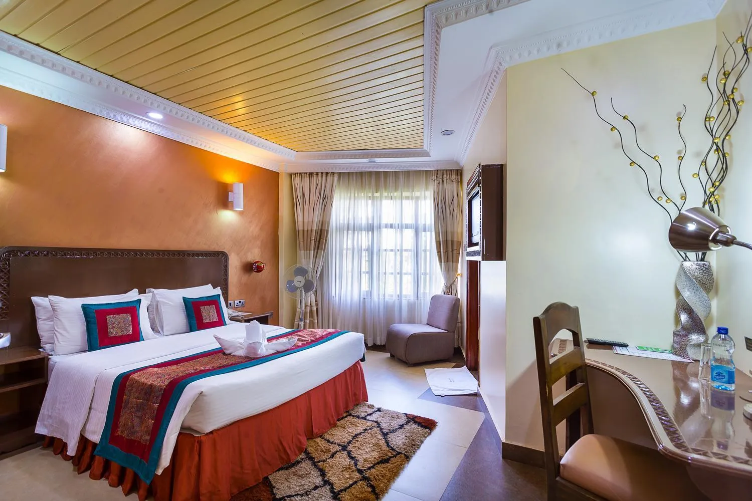 Photo of the whole room, Bed in Comfort Gardens