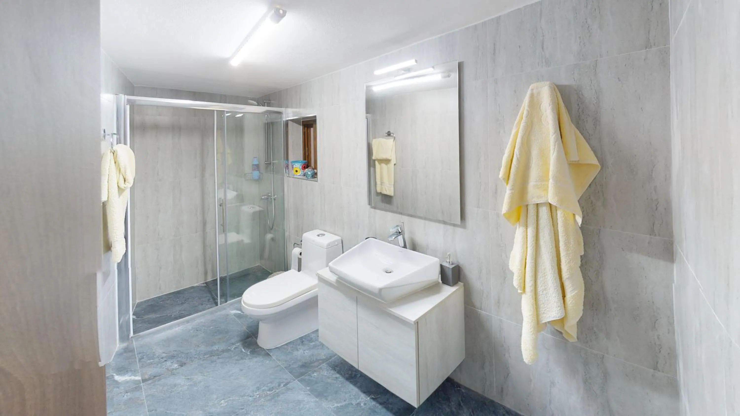 Shower, Bathroom in Dubhlina - Luxury Bed & Breakfast - Gozo