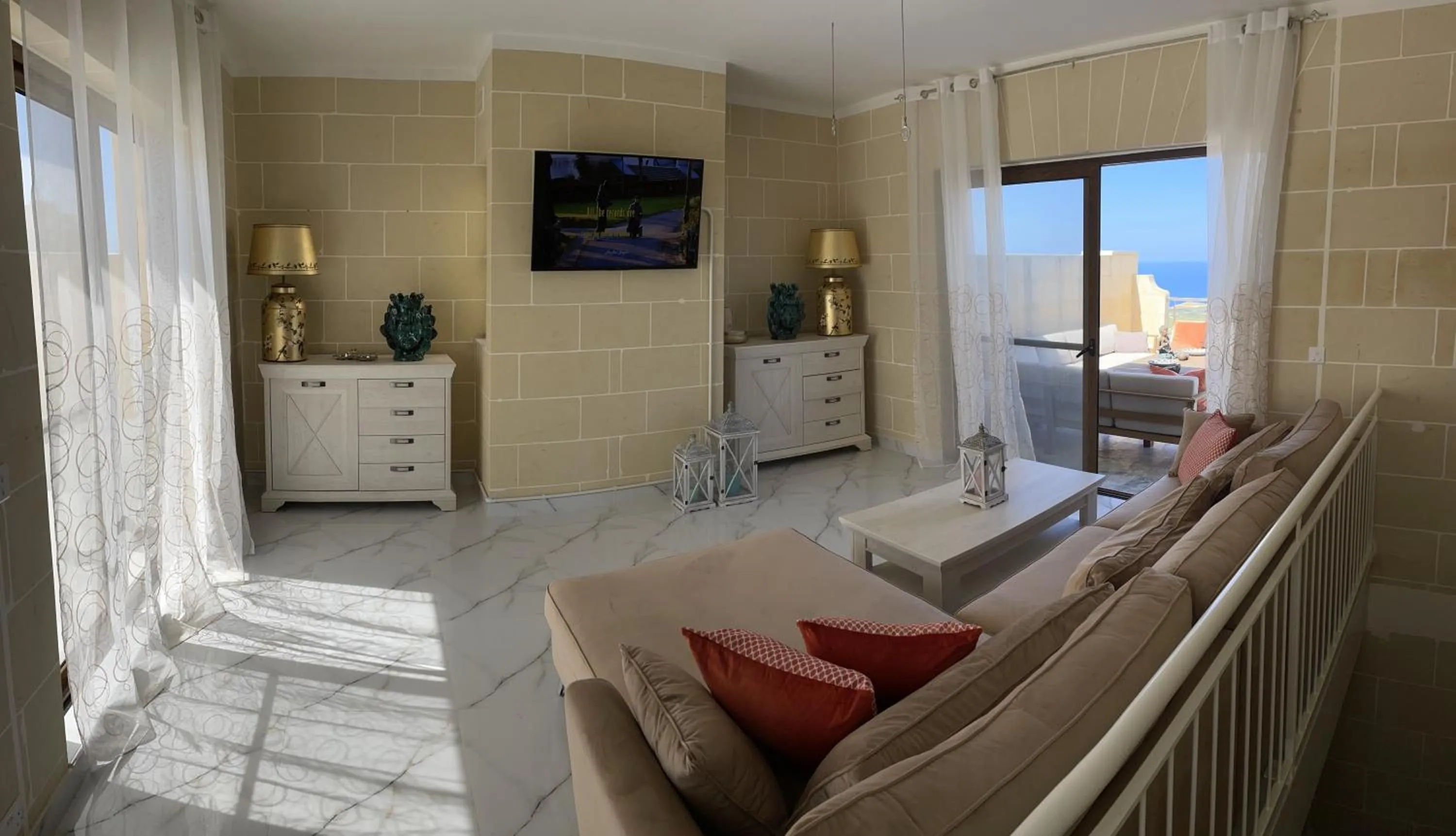 Communal lounge/ TV room, Seating Area in Dubhlina - Luxury Bed & Breakfast - Gozo