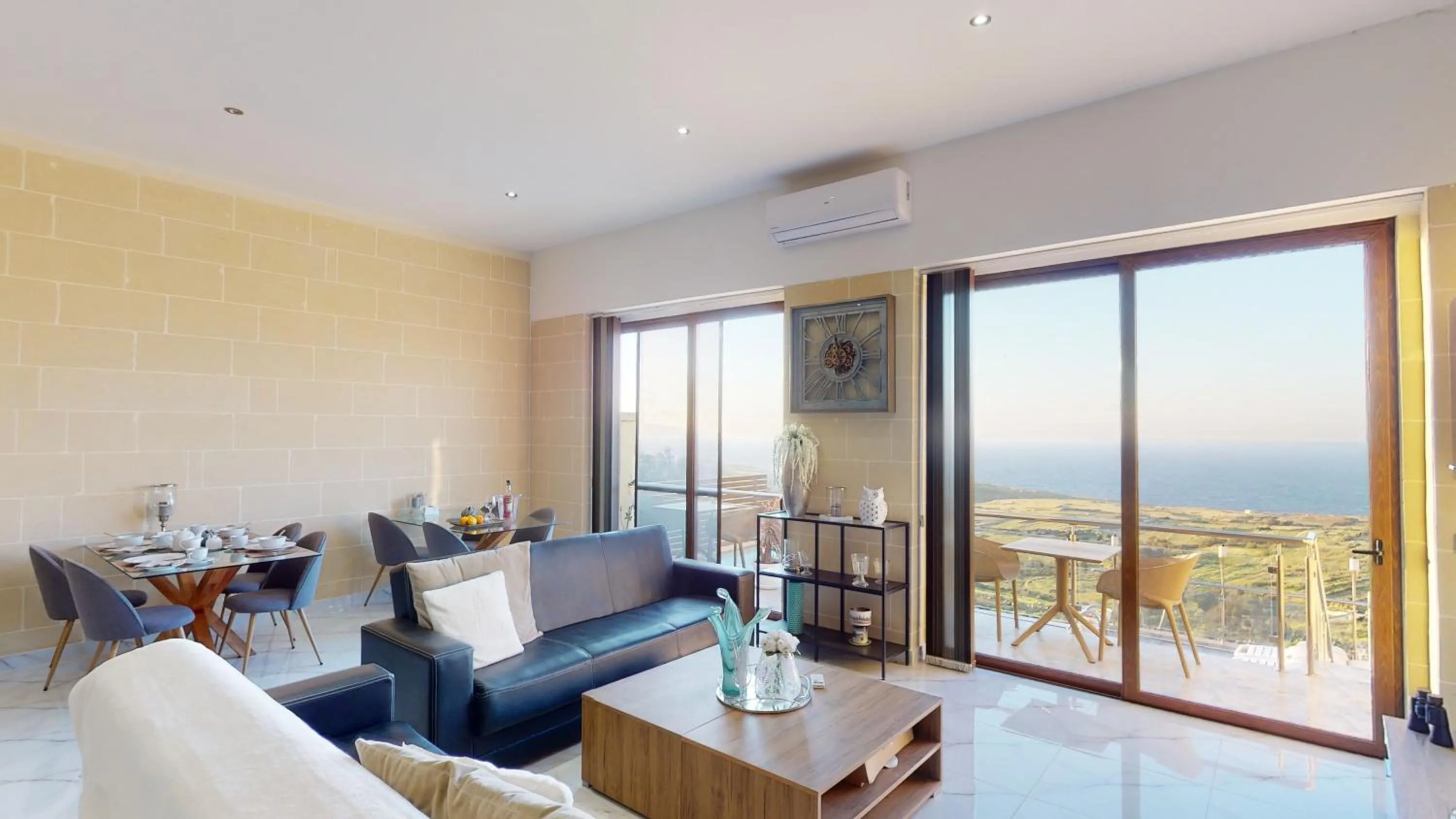 Communal lounge/ TV room in Dubhlina - Luxury Bed & Breakfast - Gozo