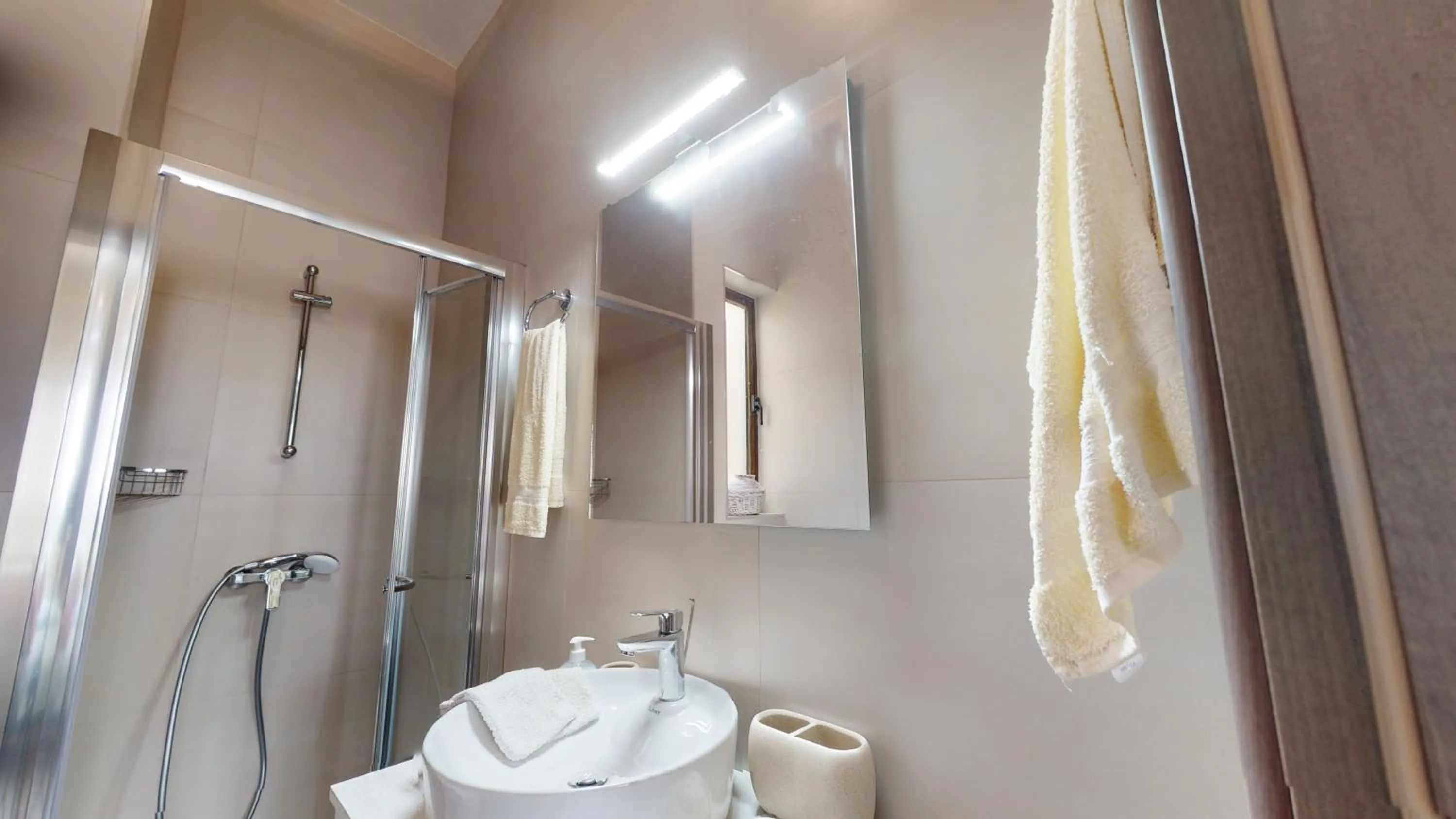 Shower, Bathroom in Dubhlina - Luxury Bed & Breakfast - Gozo