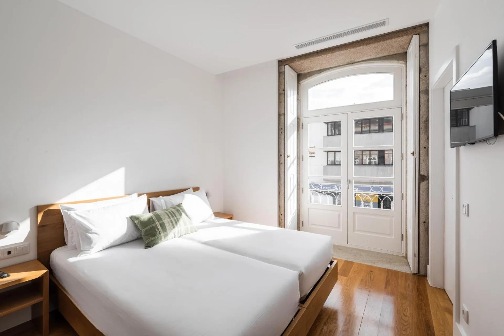 Photo of the whole room, Bed in Avenida Viana Boutique Suites